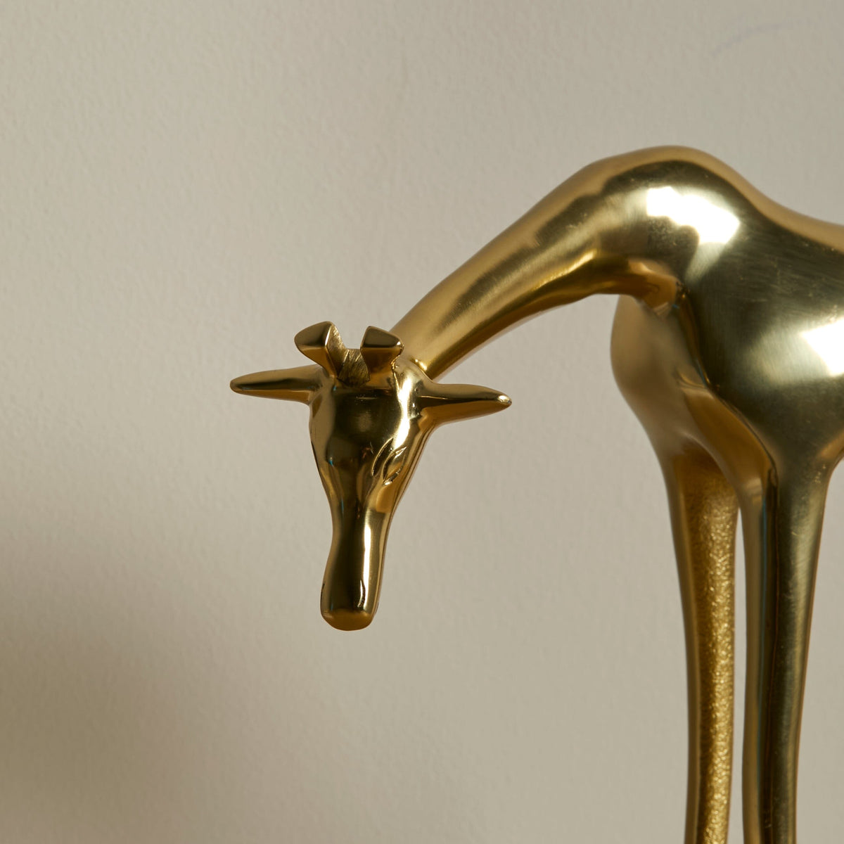 Outlet - Nakuru Resting Metal Giraffe Ornament - Gold