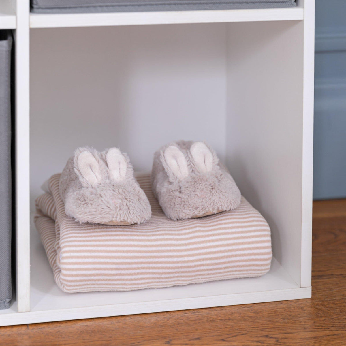 Cara 4 Cube Chalk White Bookcase Wooden Display Unit Shelving Storage Bookshelf Shelves - Grey Basket