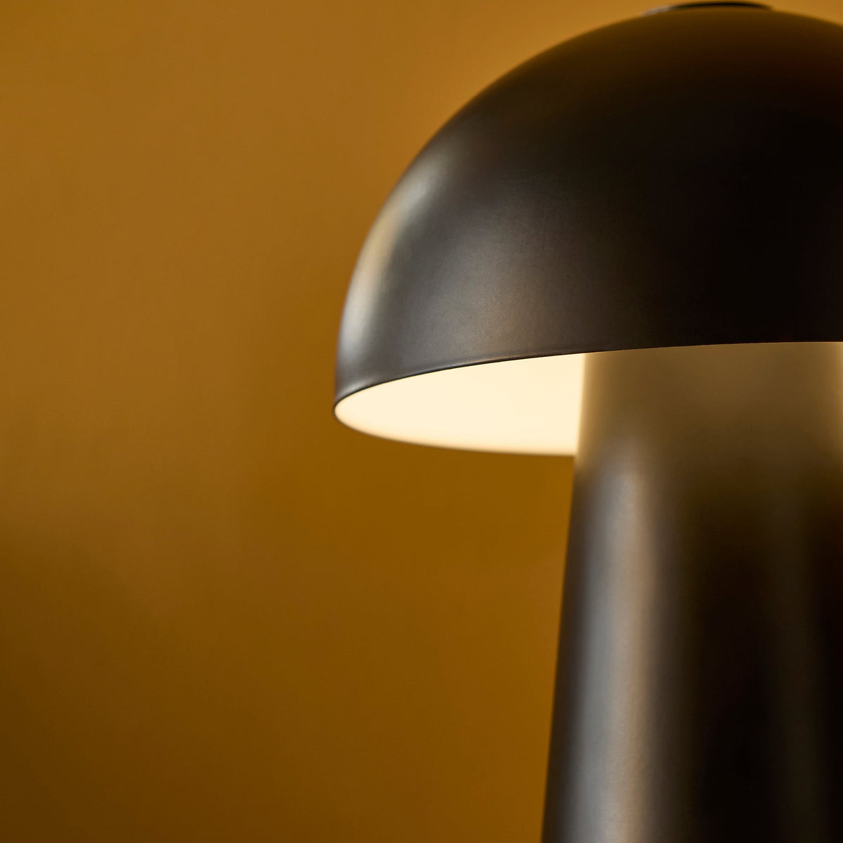 Brockhill Rechargeable Lamp - Black