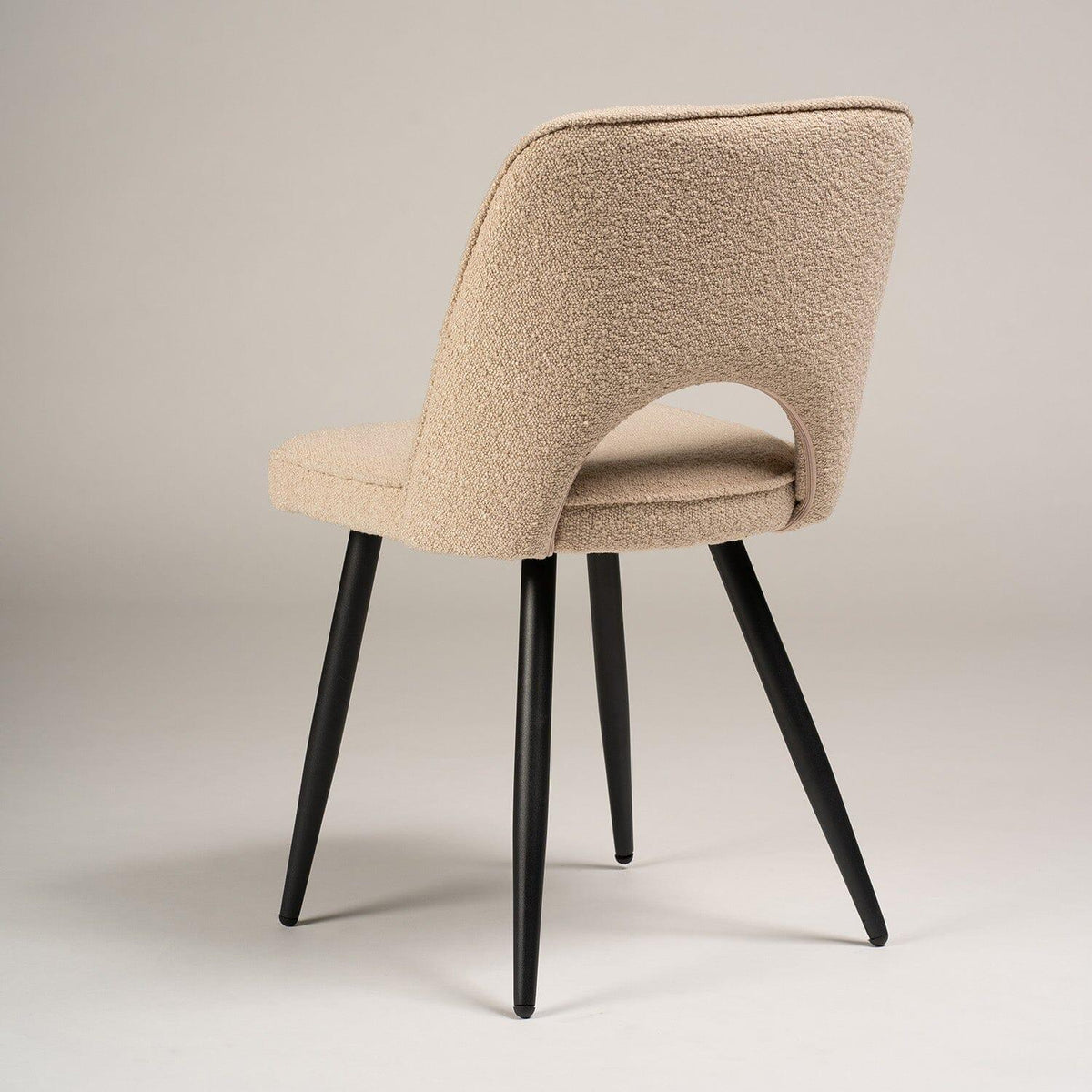 Levi Acacia Round Dining Table Set - 4 Seater - Dolly Boucle Dining Chairs - Black Legs
