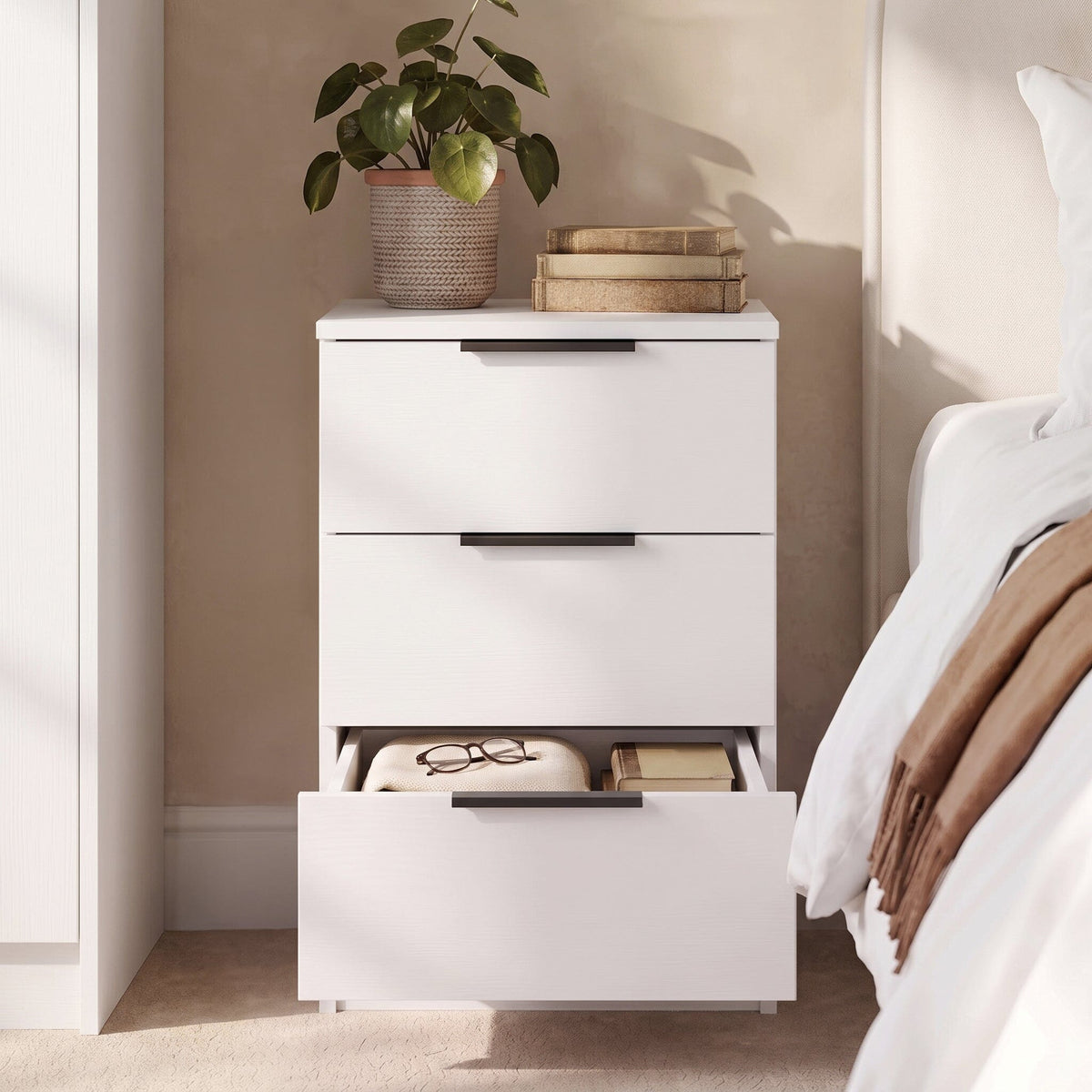 Essie 3 Piece Bedroom Set - 5 Chest of Drawers - Pure White