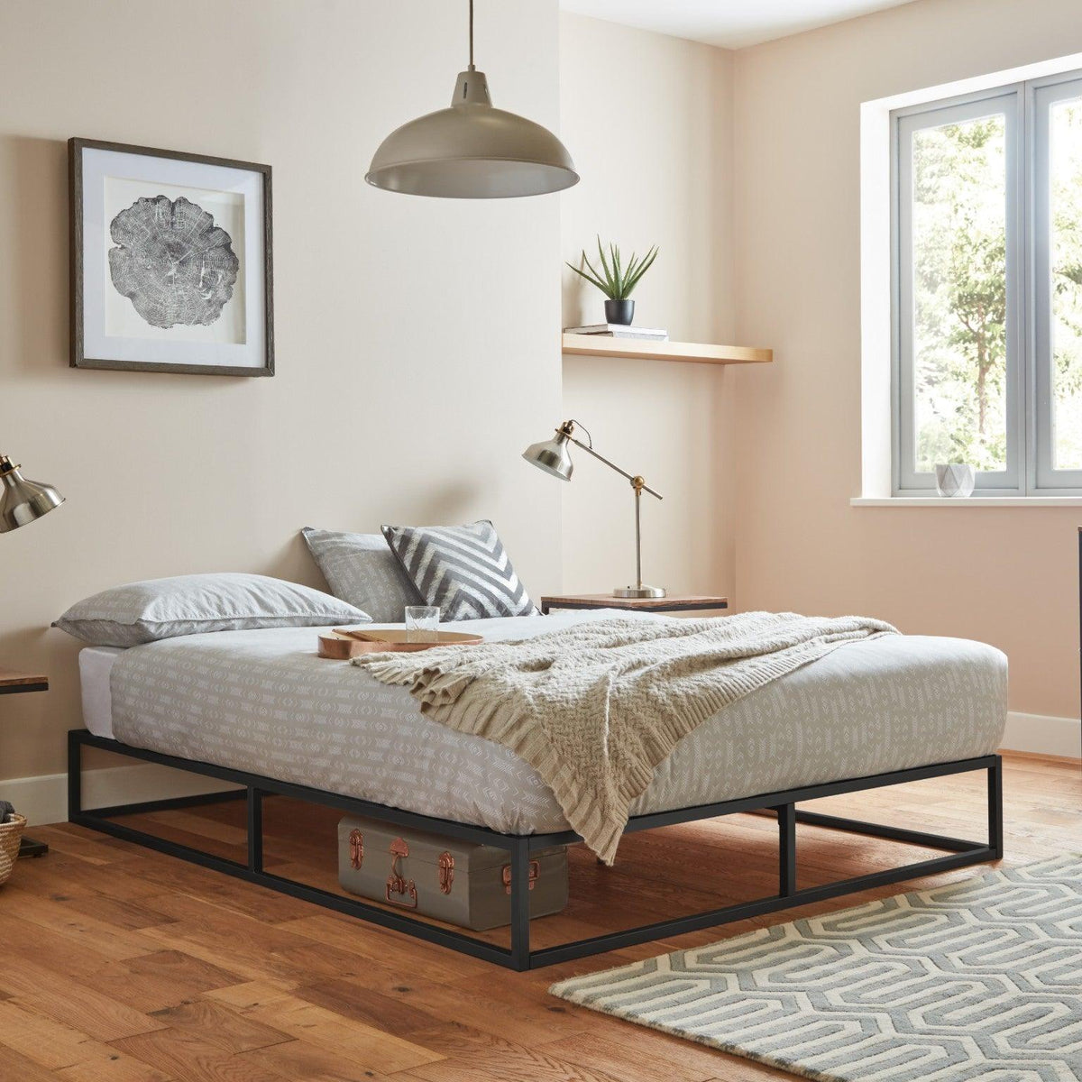 Outlet – Indy Double Platform Bed - Black Metal