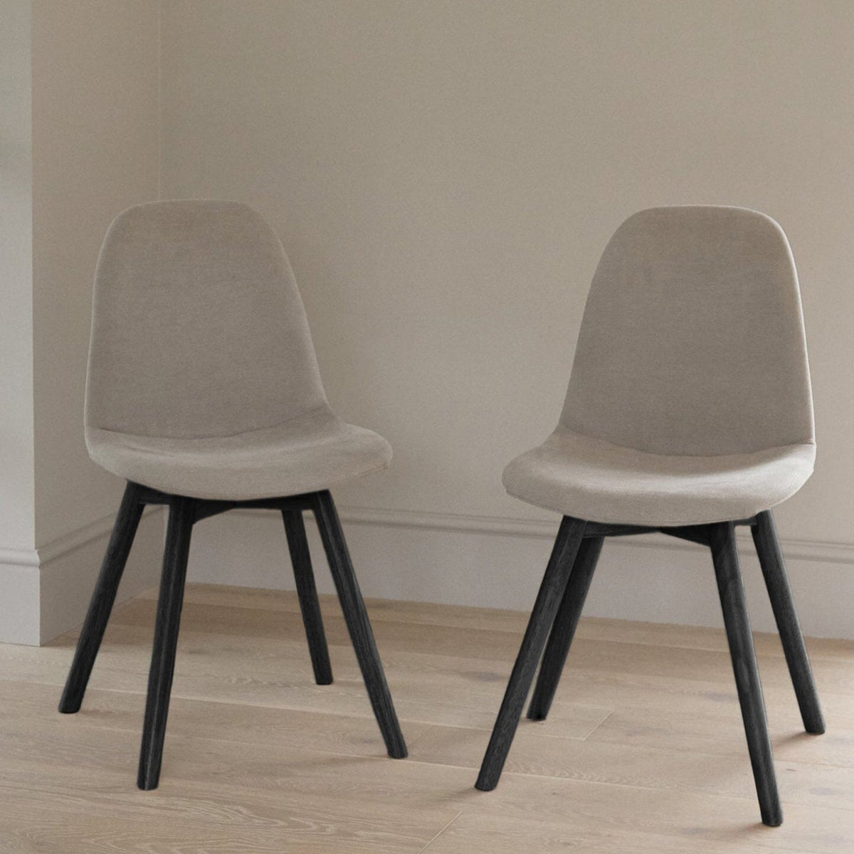 Atlas Chalked Mango Wood Dining Table Set - 6 Seater - Ellis Soft Beige Dining Chairs - Black Oak Legs