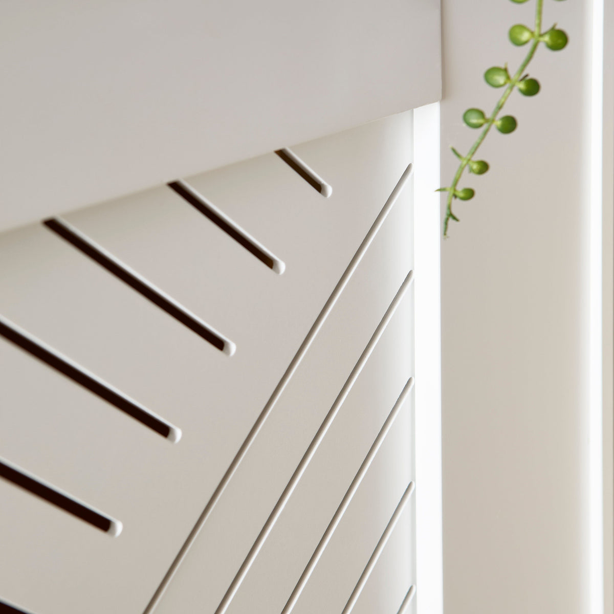 Jack Large Radiator Cover - White