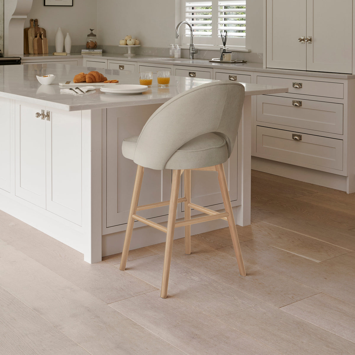 Marilyn Soft Beige Bar Stool - Whitewash Oak Legs