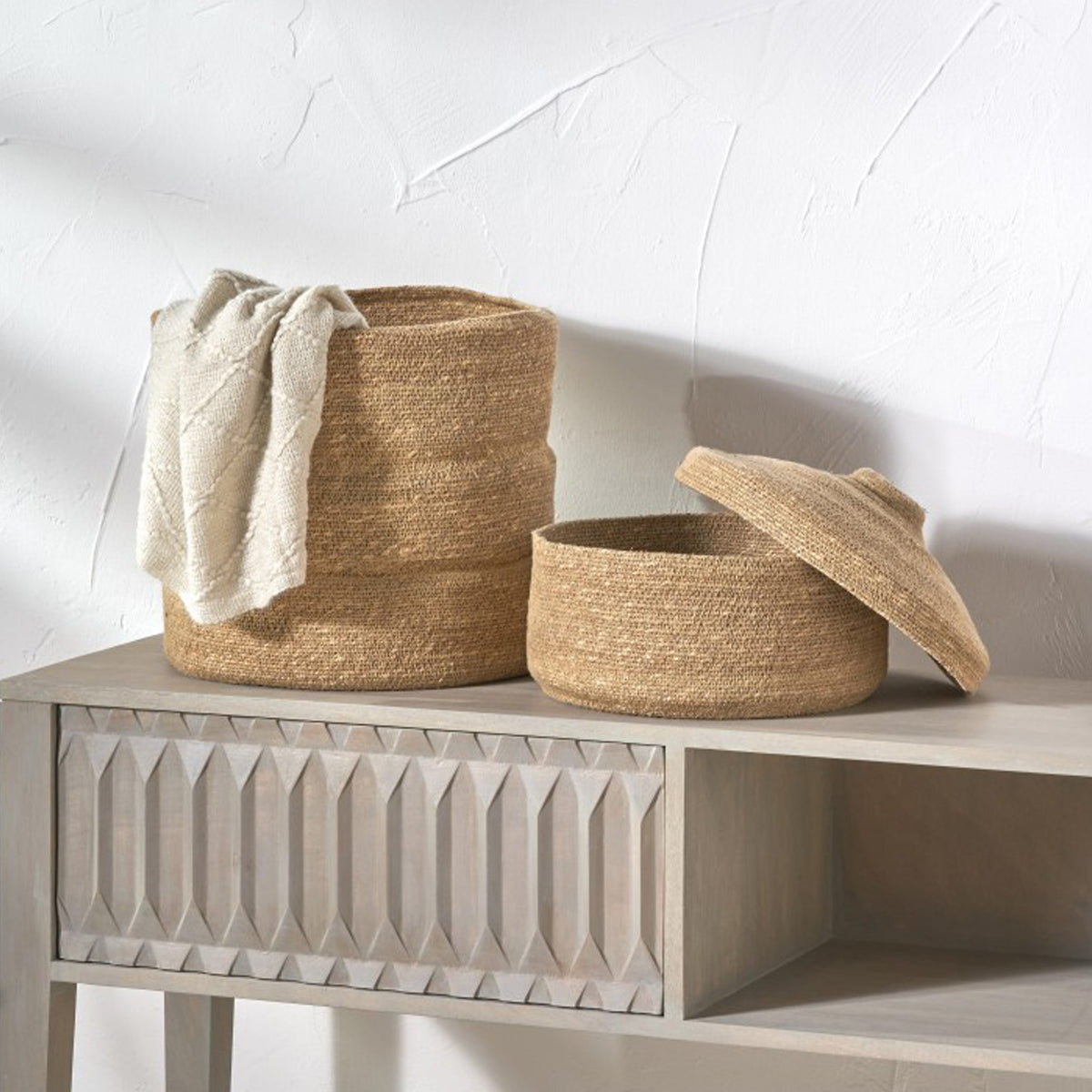Seagrass Natural Lidded Round Basket