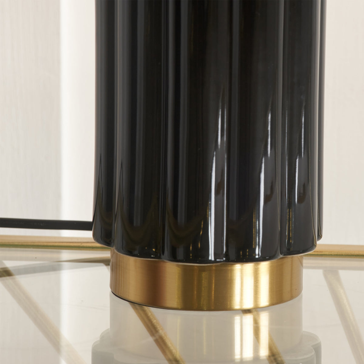 Lushan Scalloped Ceramic Table Lamp