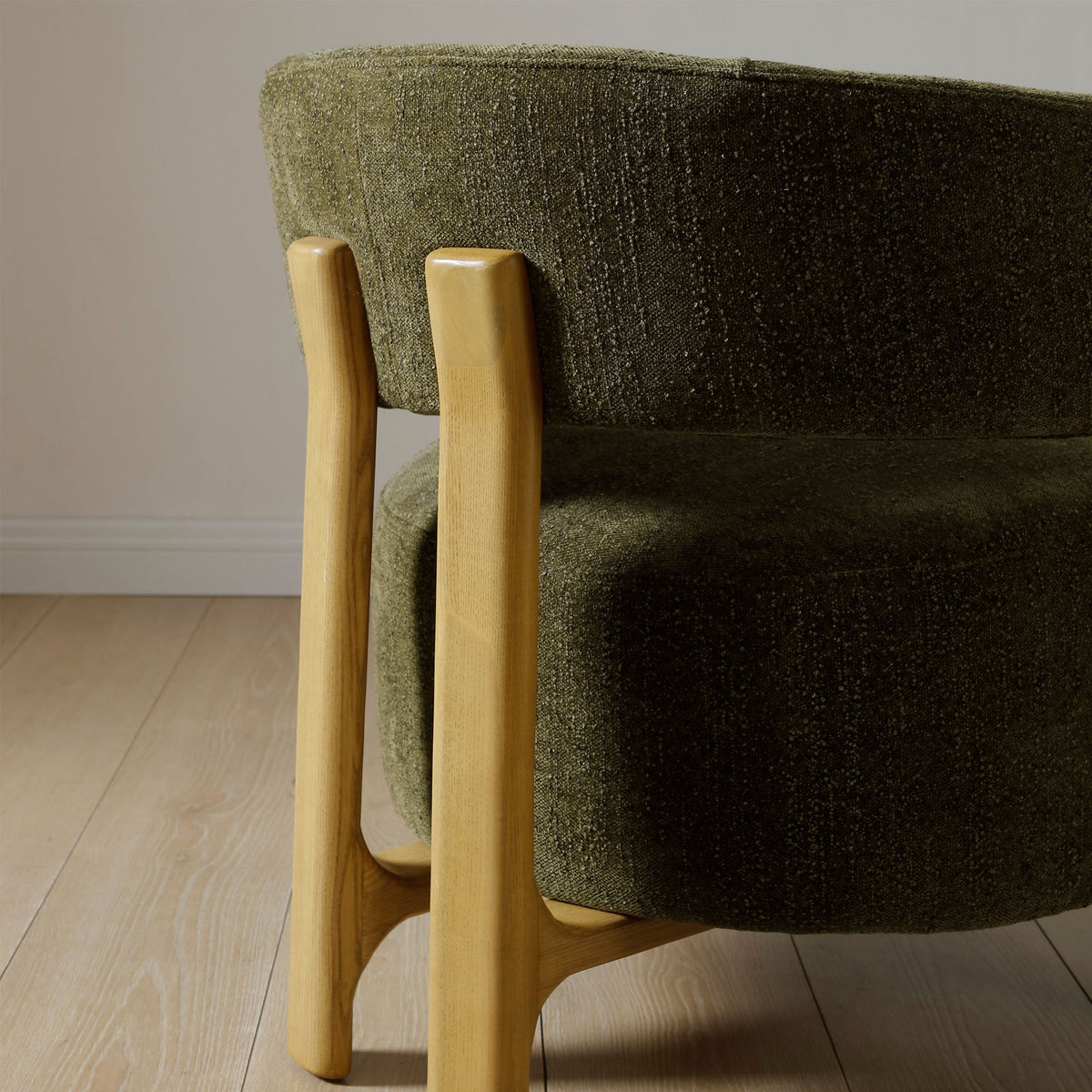 Sorelle Curved Accent Chair