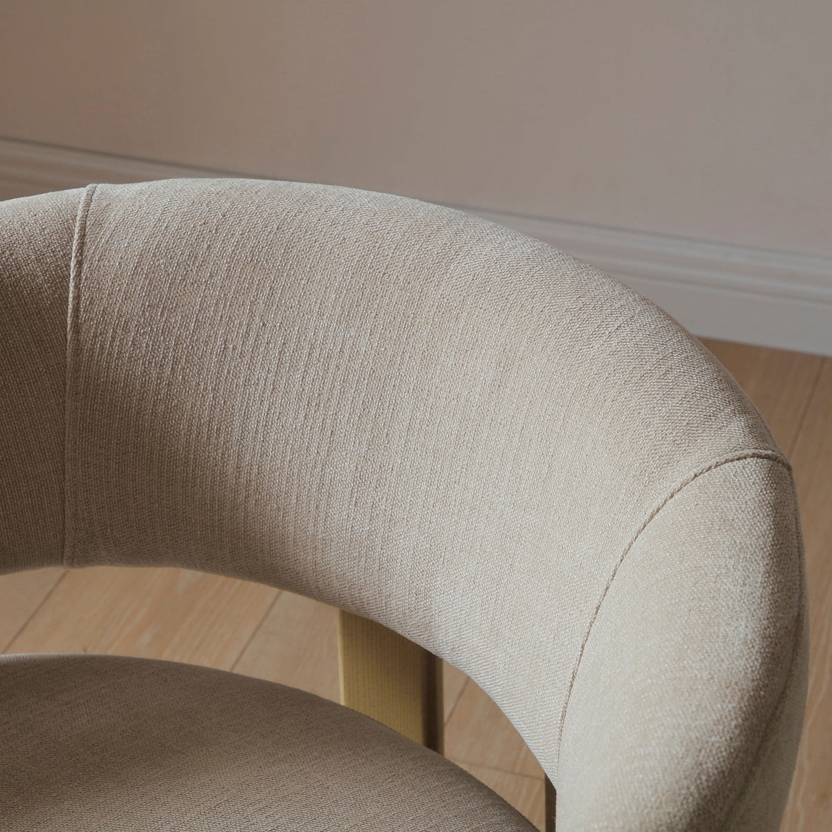 Sorelle Curved Accent Chair