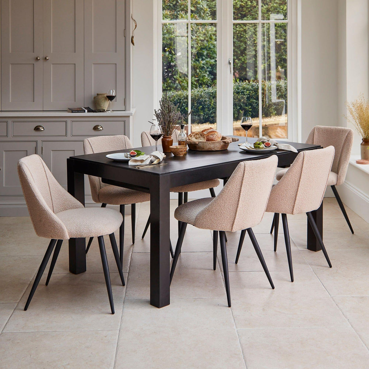 OUTLET - Amy dining chair - Boucle with black legs