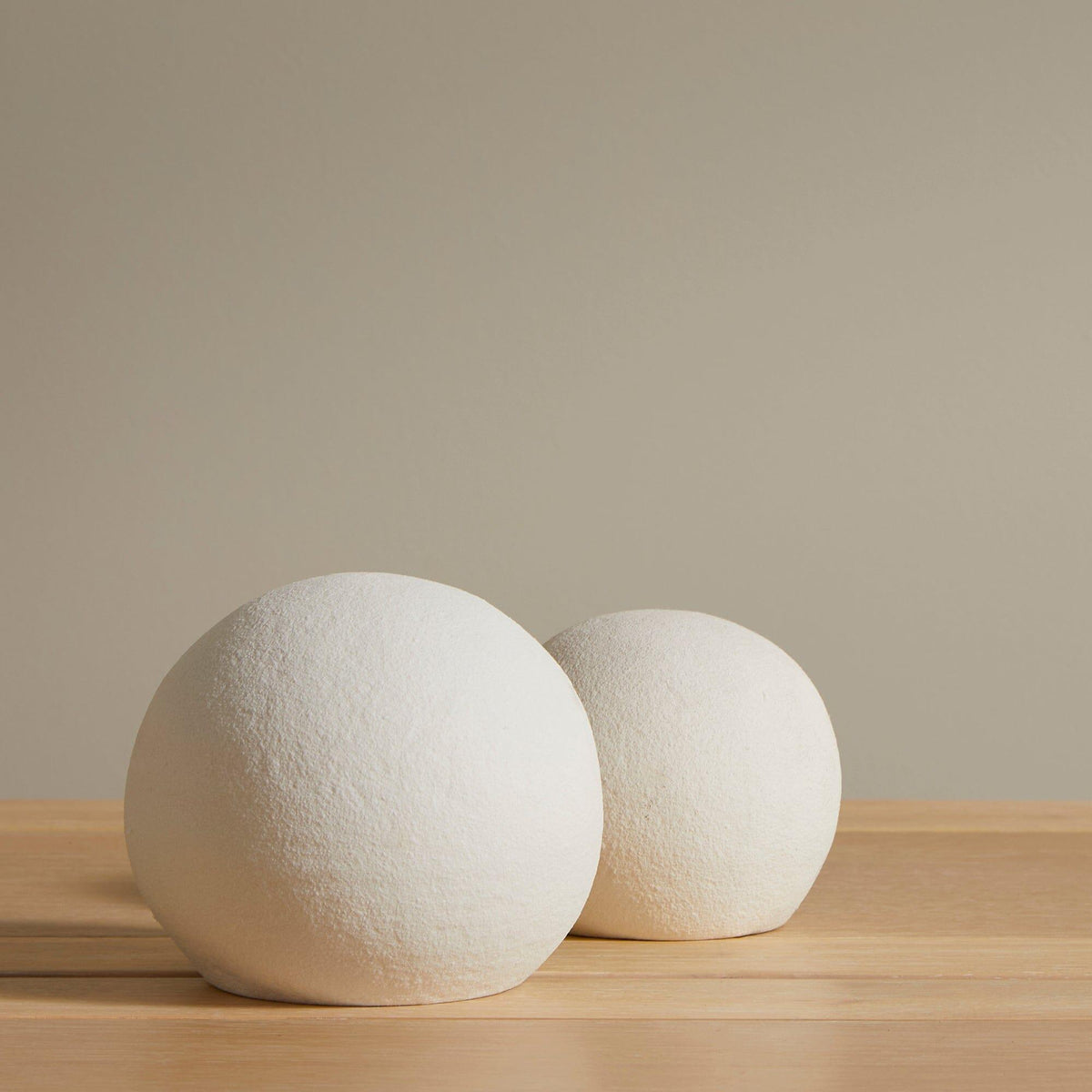 OUTLET - Kelton 9cm Ceramic Ball Ornament - White
