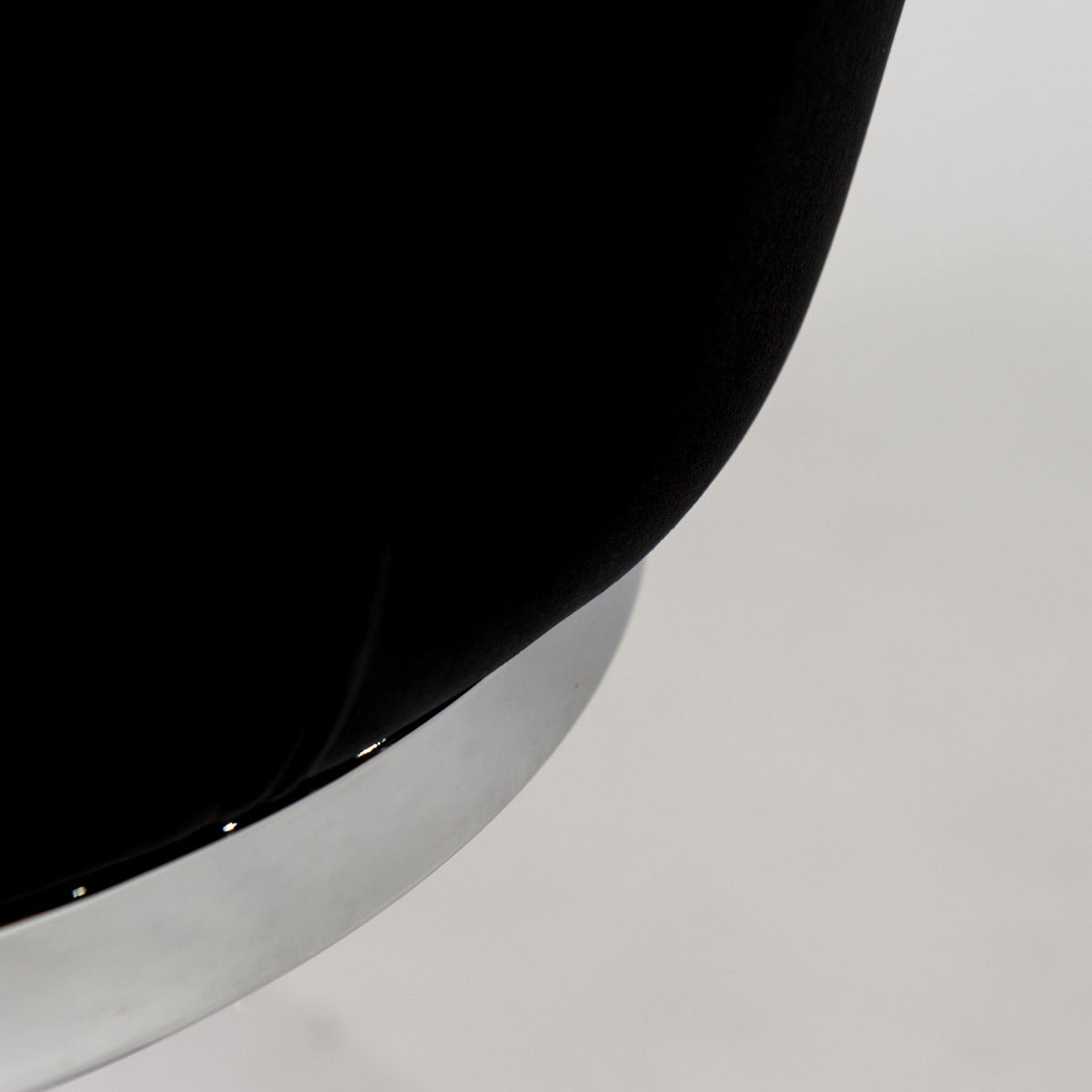 OUTLET - Lola dining chair - black with chrome legs