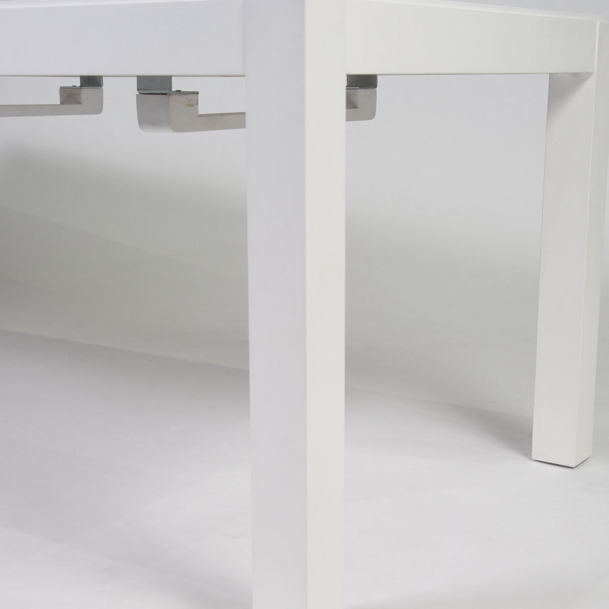 Outlet - Magnus White Wood Extendable Dining Table