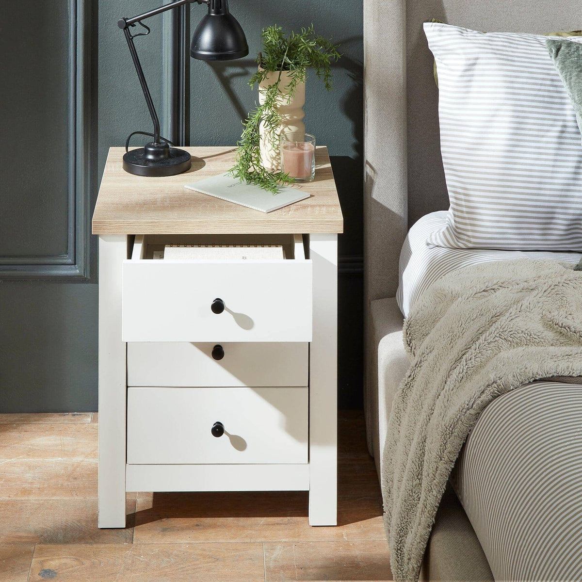 Outlet - Bampton 3 Drawer Bedside Table - White