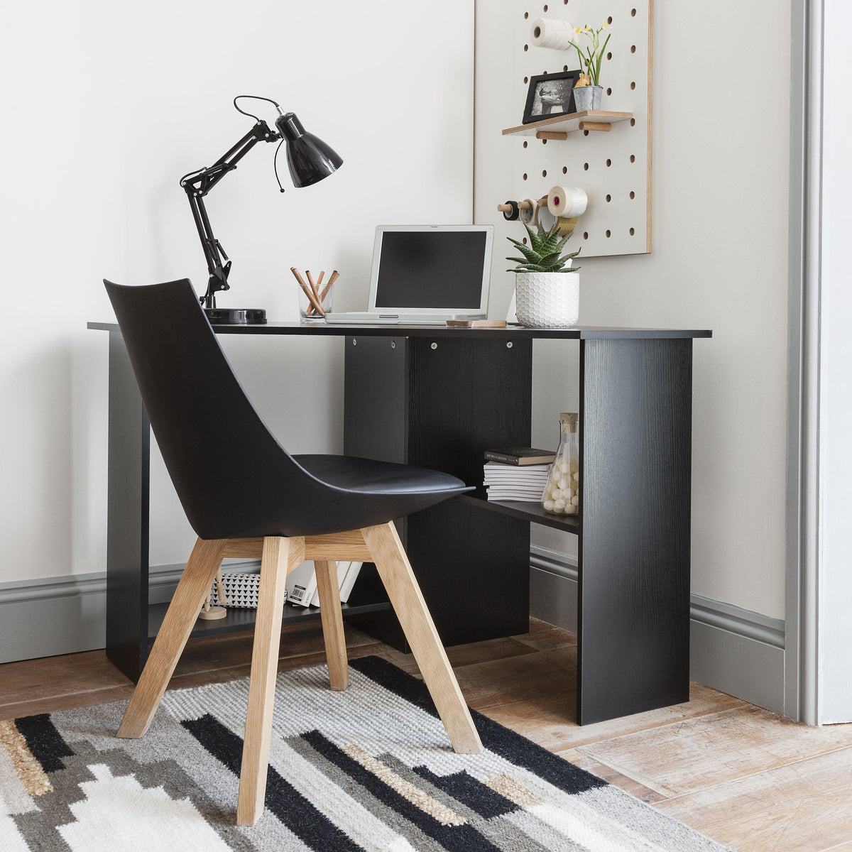 Outlet - Essie Corner Desk - Black