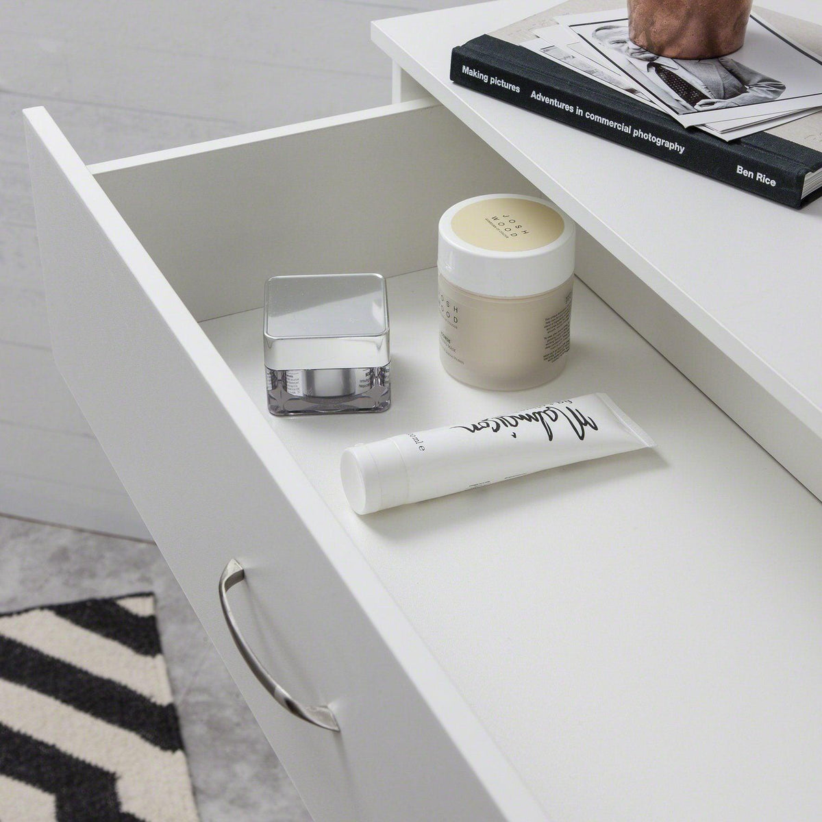 OUTLET - White tall chest of 5 drawers