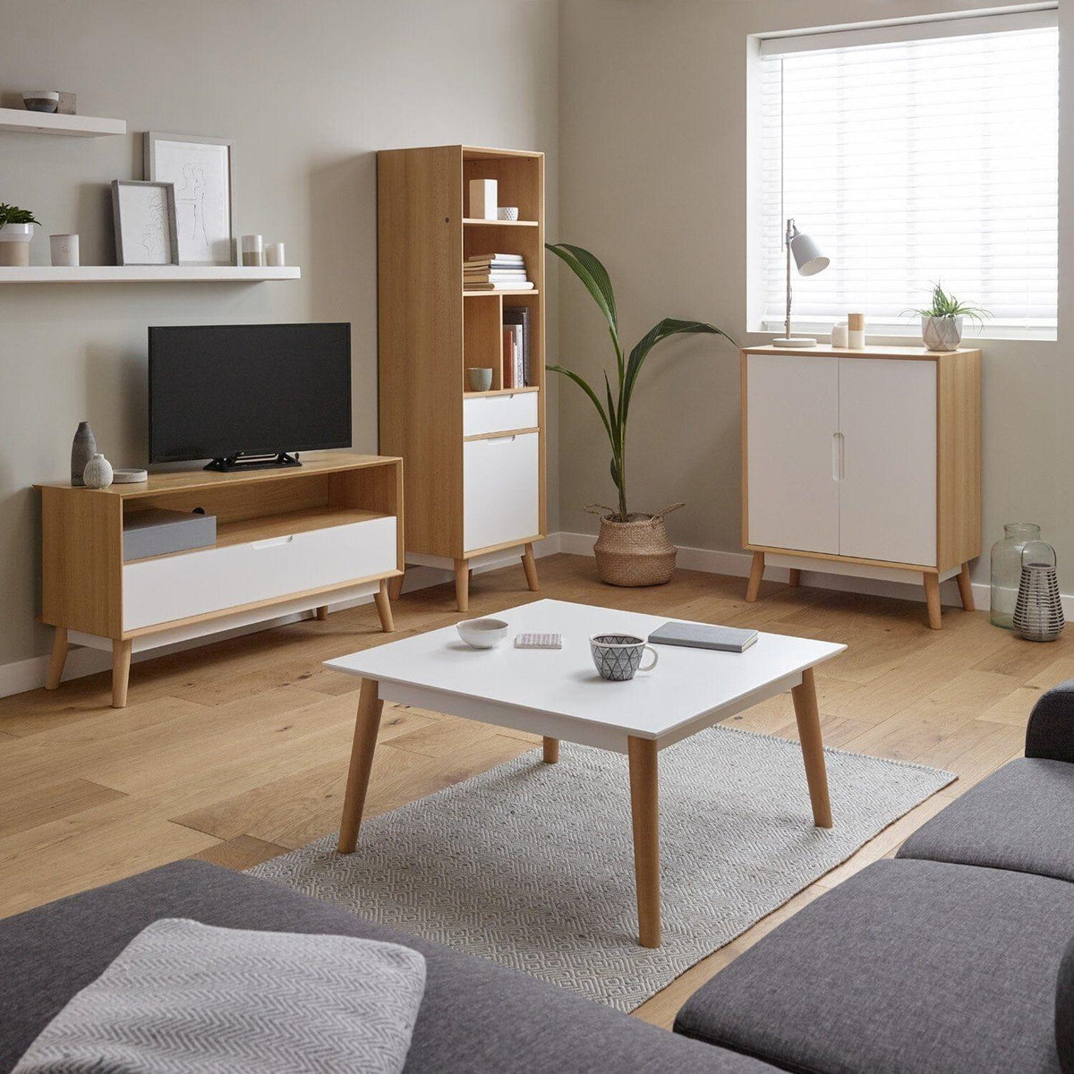 OUTLET - Hulra Small Sideboard - Scandinavian - White