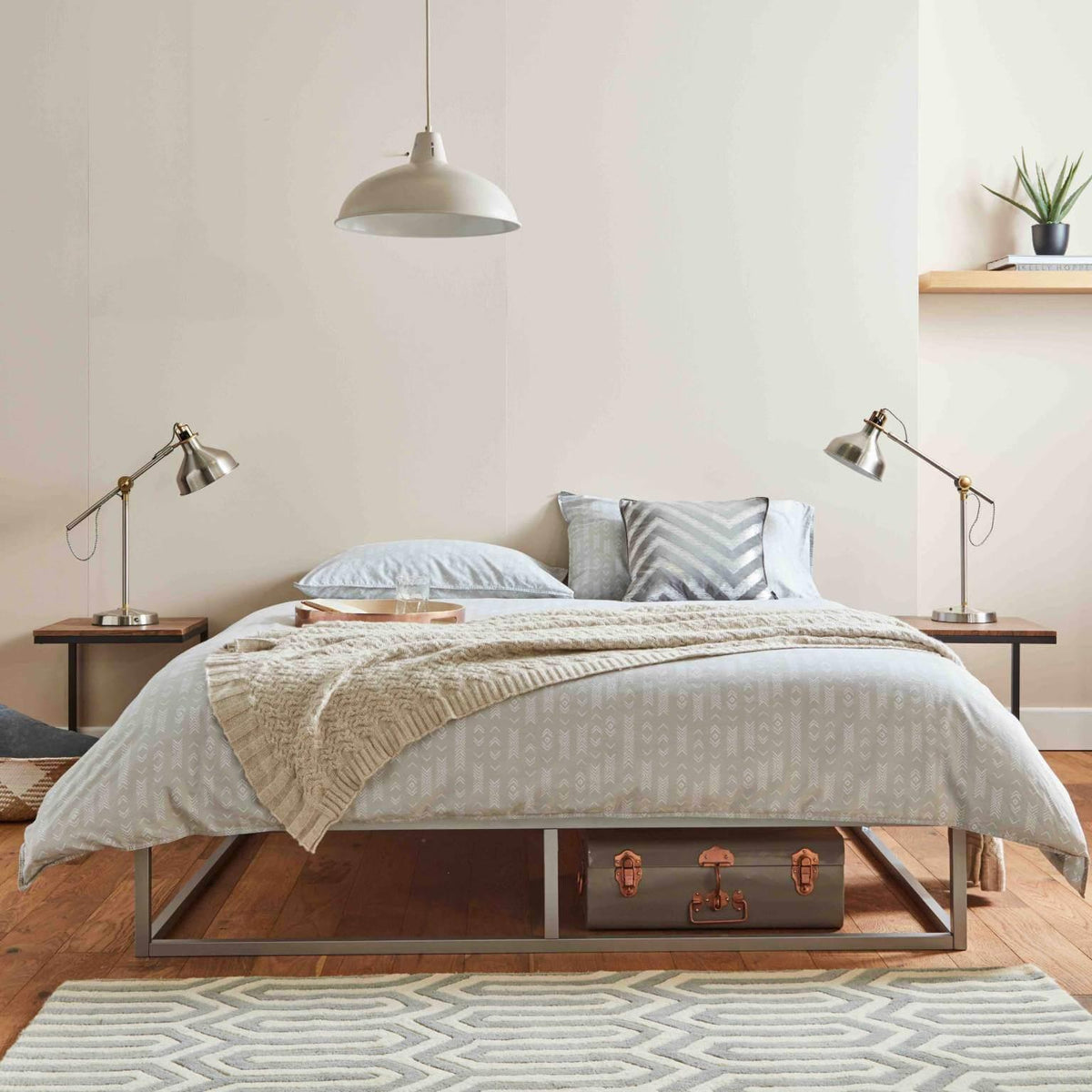 Outlet – Indy Double Platform Bed - Grey Metal