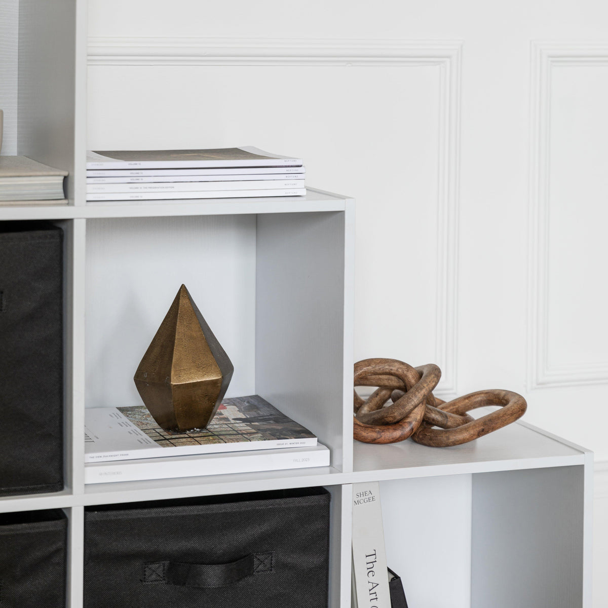 Cara 6 Cube Bookcase Ladder Storage Unit - Chalk White with Black Boxes