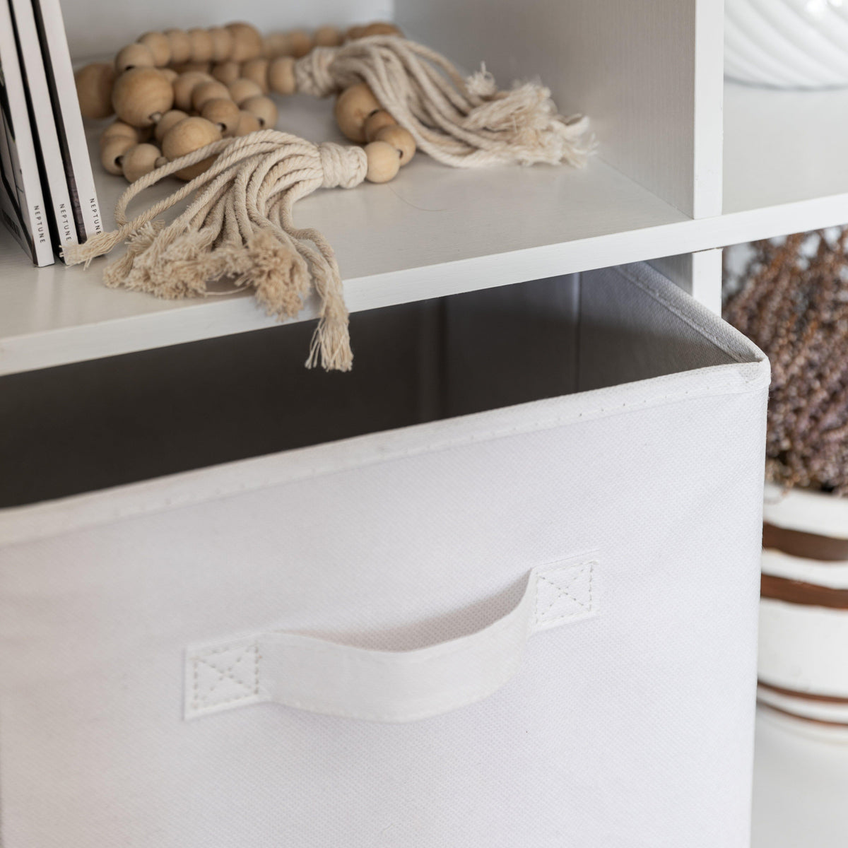 Cara 6 Cube Bookcase Ladder Storage Unit - Chalk White with White Boxes