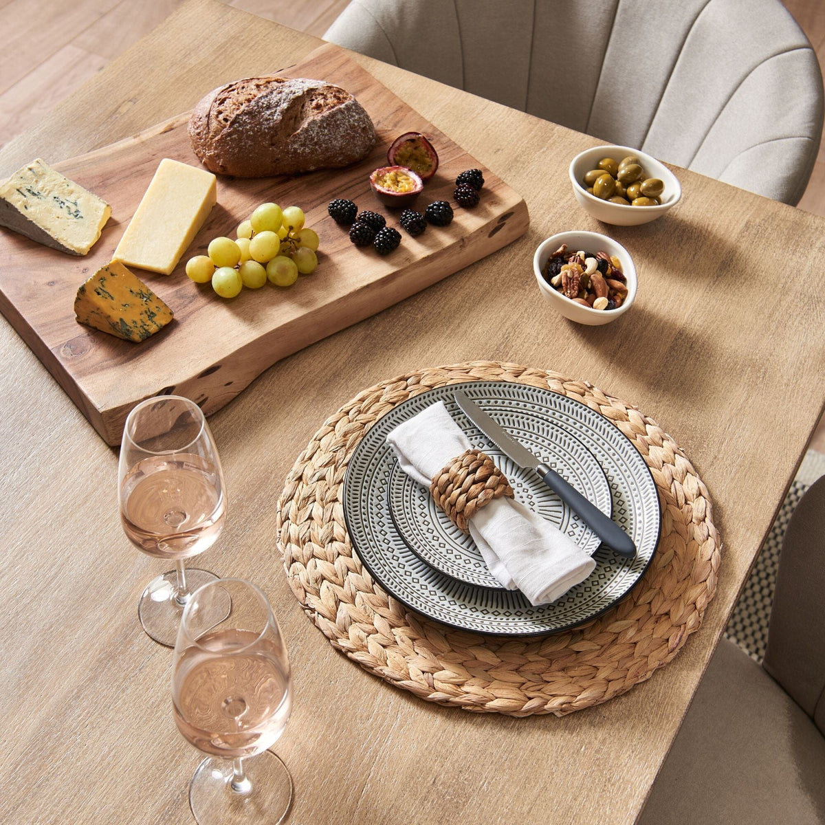 Atlas Chalked Mangowood Dining Table - Black Legs