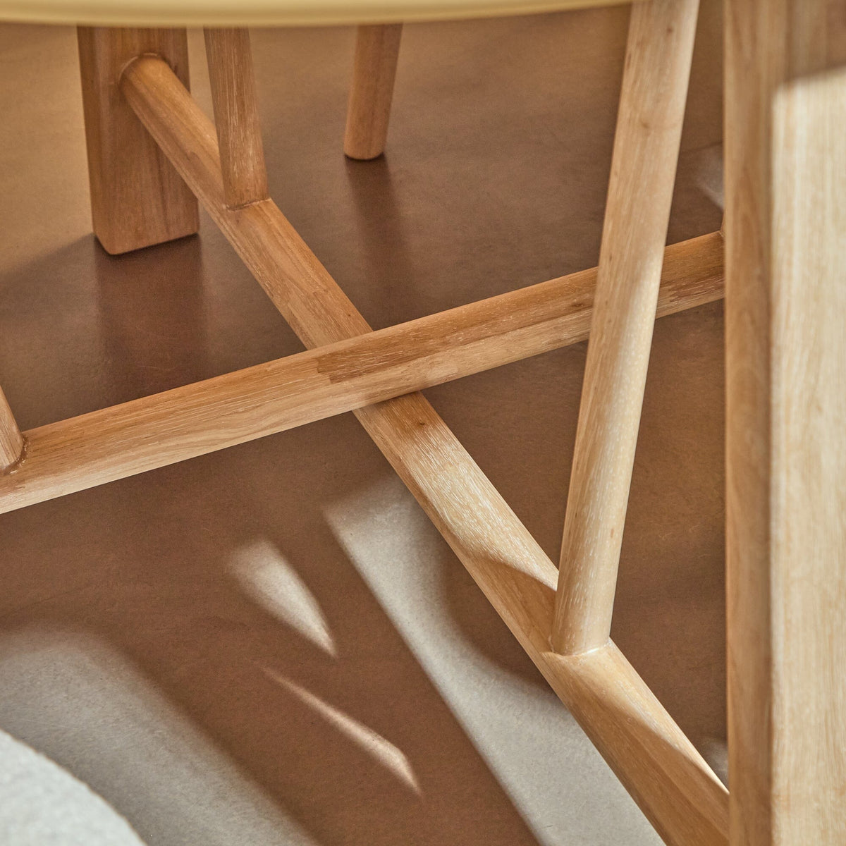 Carter Whitewash Round Dining Table with 4 Freya Boucle Dining Chairs with Whitewash Legs
