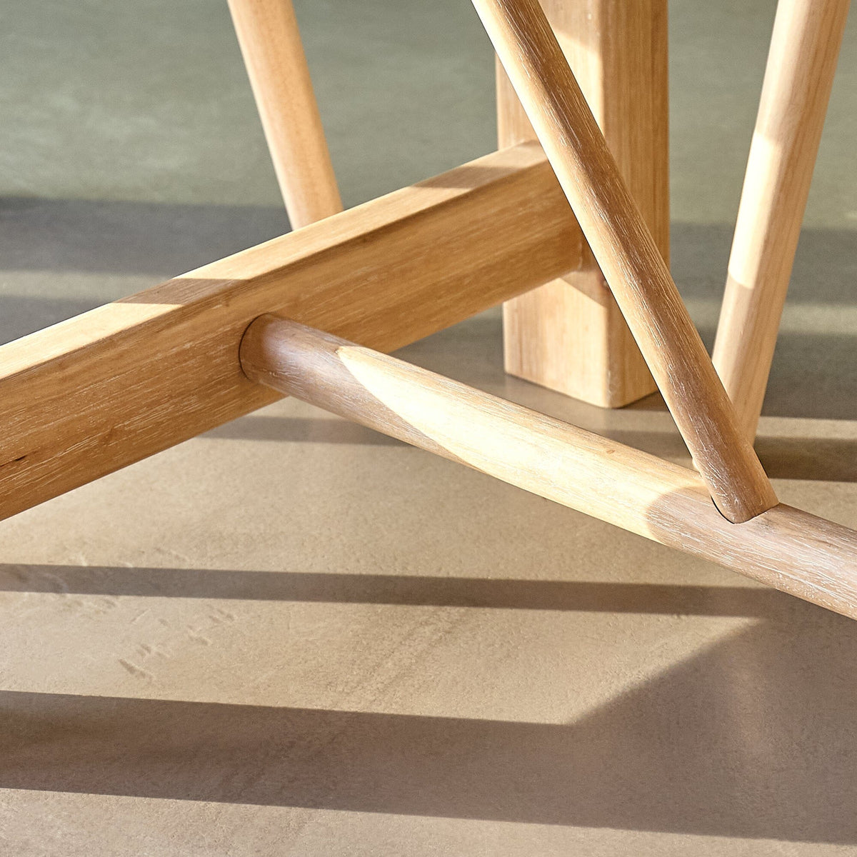 Carter Whitewash Round Dining Table with 4 Freya Boucle Dining Chairs with Whitewash Legs