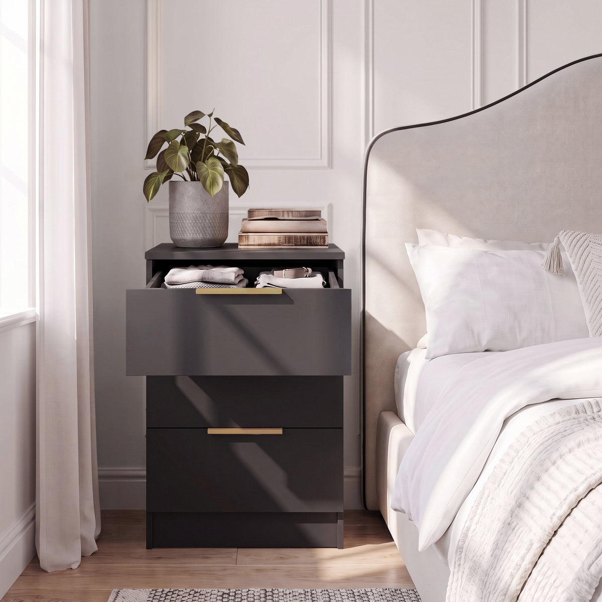 Essie 3 Piece Bedroom Set - 5 Chest of Drawers - Pitch Black