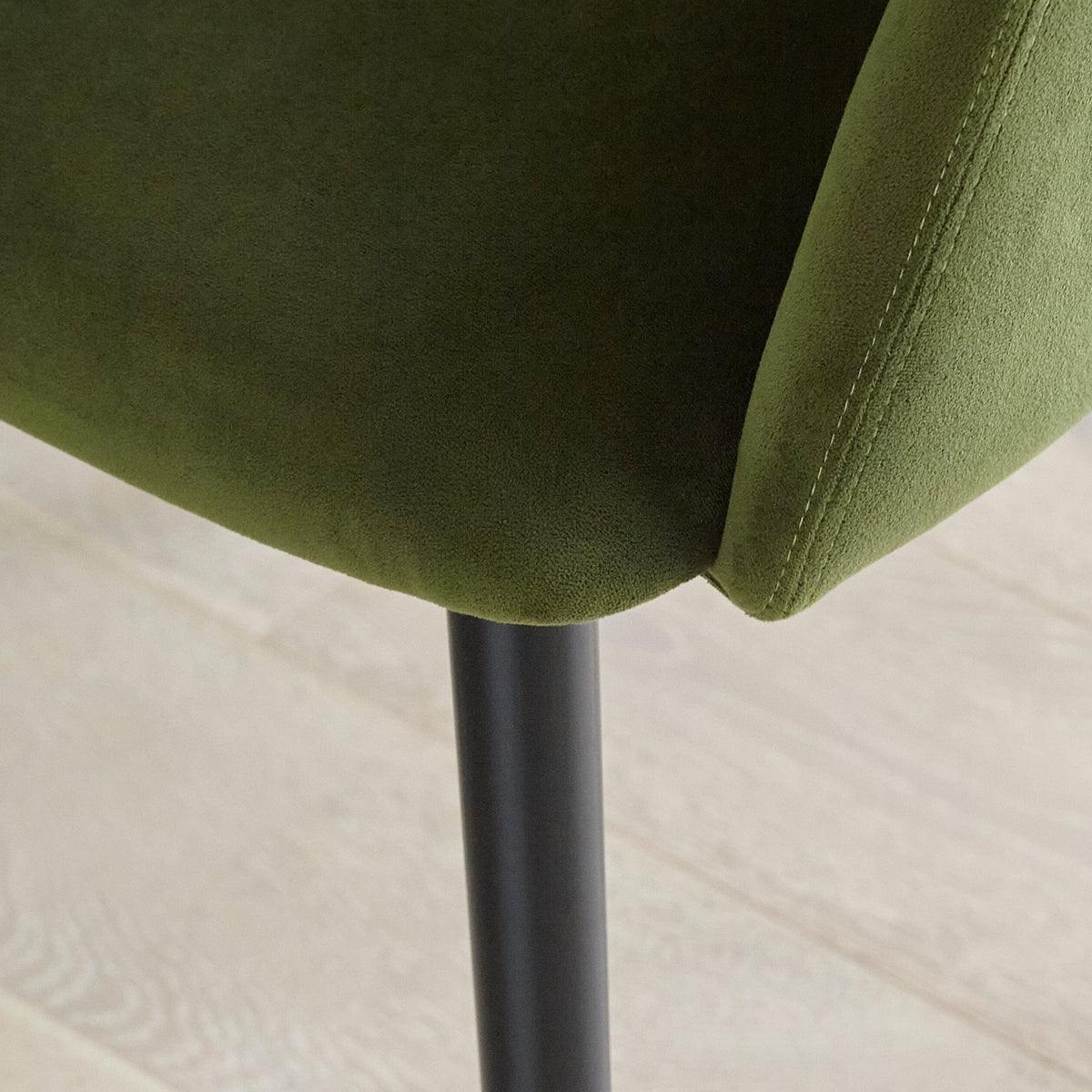 Amelia Whitewash Extendable Dining Table Set - 6 Seater - Freya Fern Green Carver Chairs - Black Legs