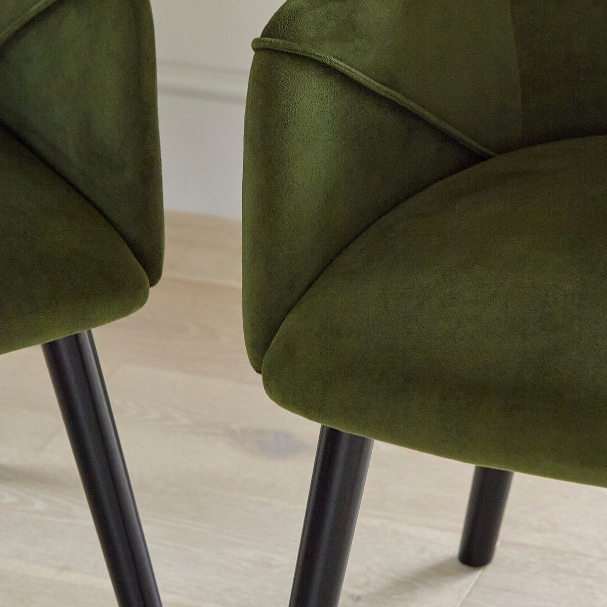 Amelia Whitewash Extendable Dining Table Set - 6 Seater - Freya Fern Green Carver Chairs - Black Legs
