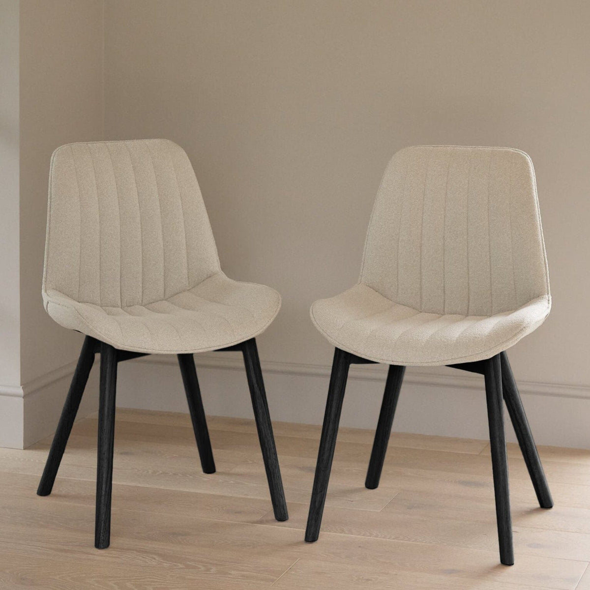Amelia Black Dining Table Set - 6 Seater - Bella Light Beige Boucle Dining Chairs - Black Legs
