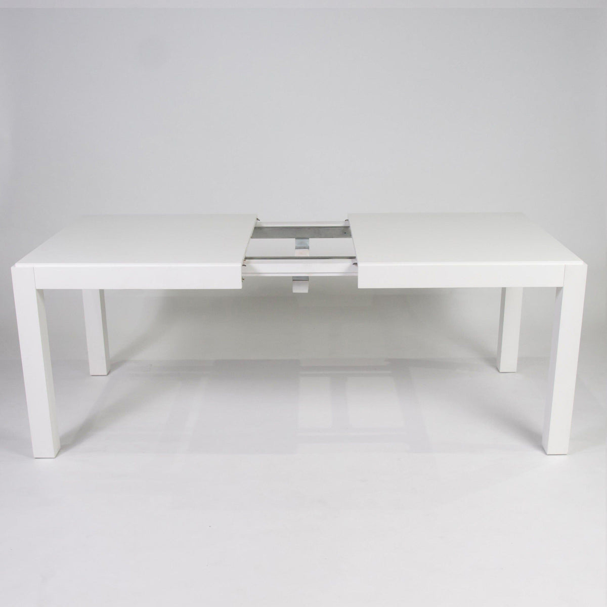 Outlet - Magnus White Wood Extendable Dining Table
