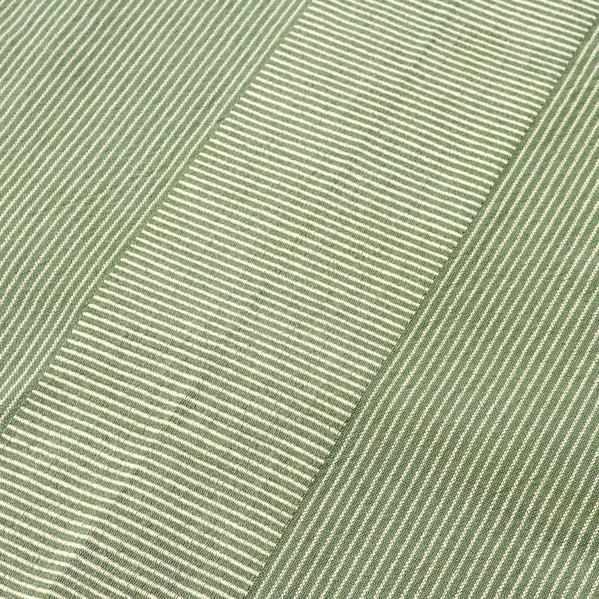 Odisha 125x150cm Green Throw