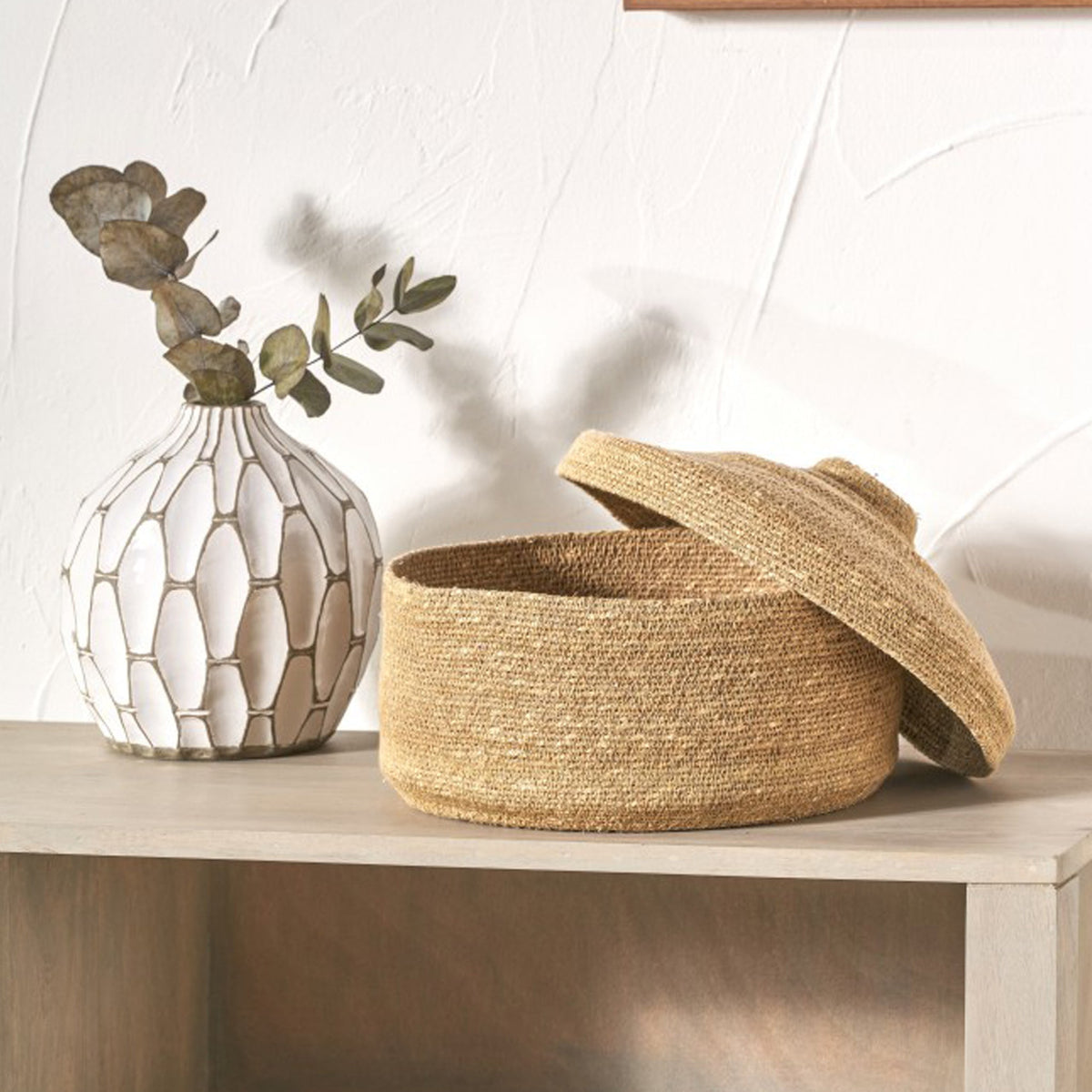 Seagrass Natural Lidded Round Basket