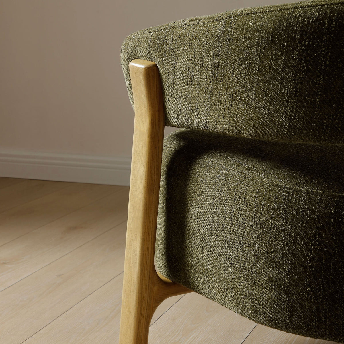 Sorelle Curved Accent Chair