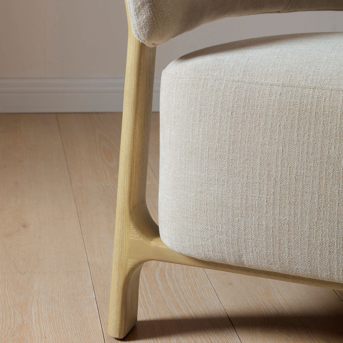 Sorelle Curved Accent Chair
