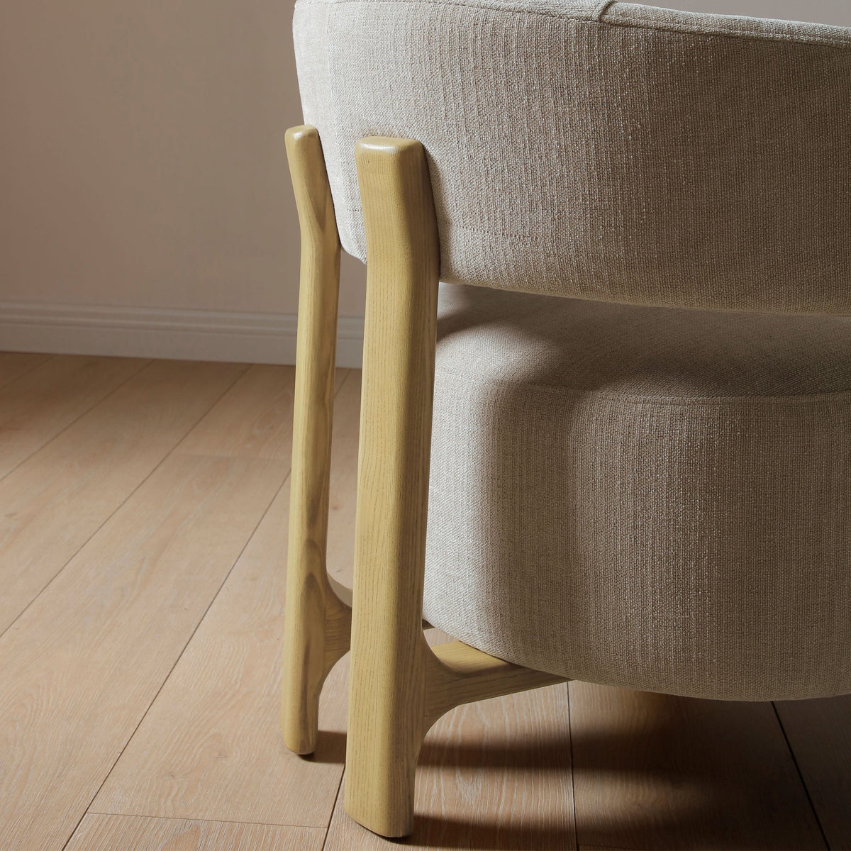 Sorelle Curved Accent Chair