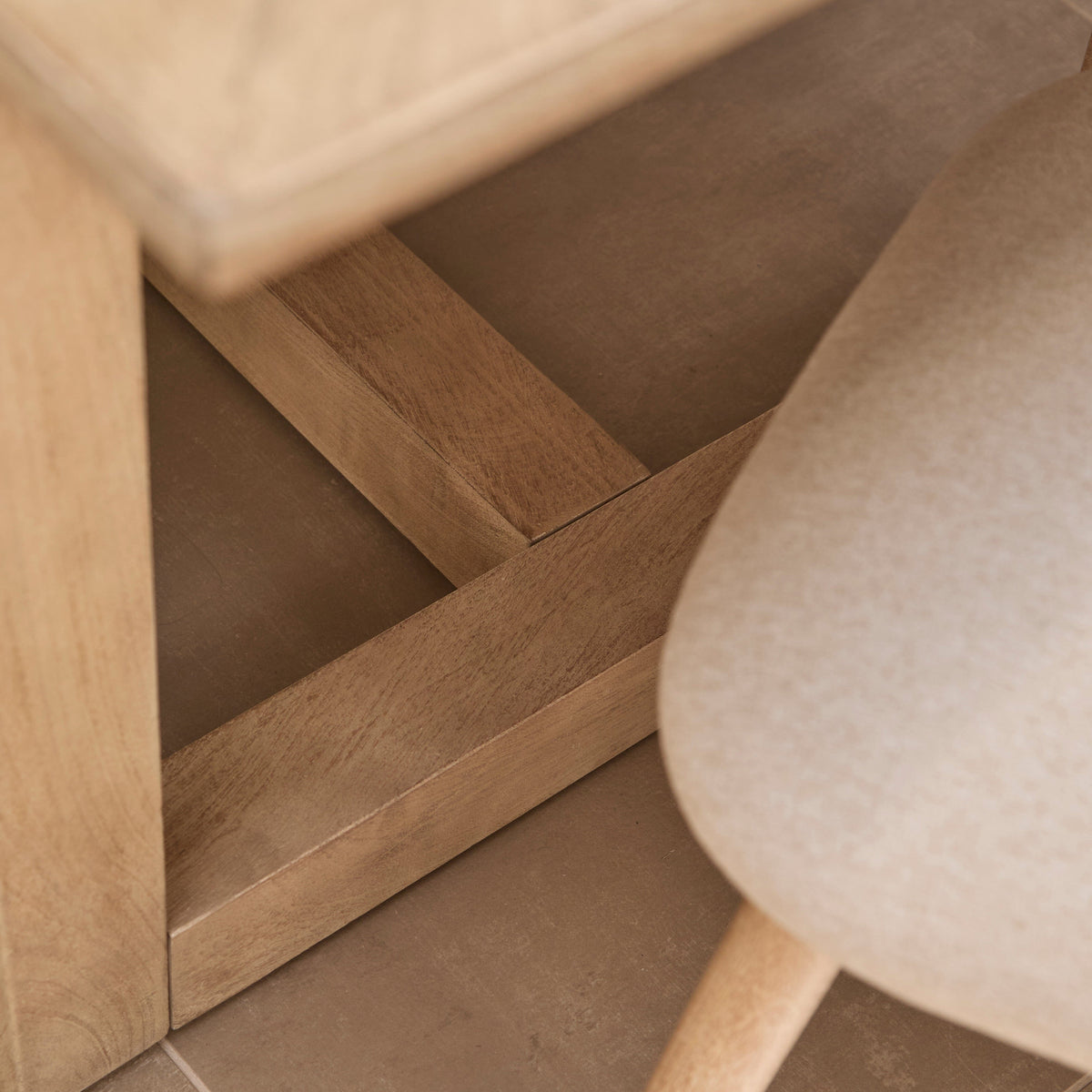 Outlet - Valdis Mango Wood & Travertine Dining Table
