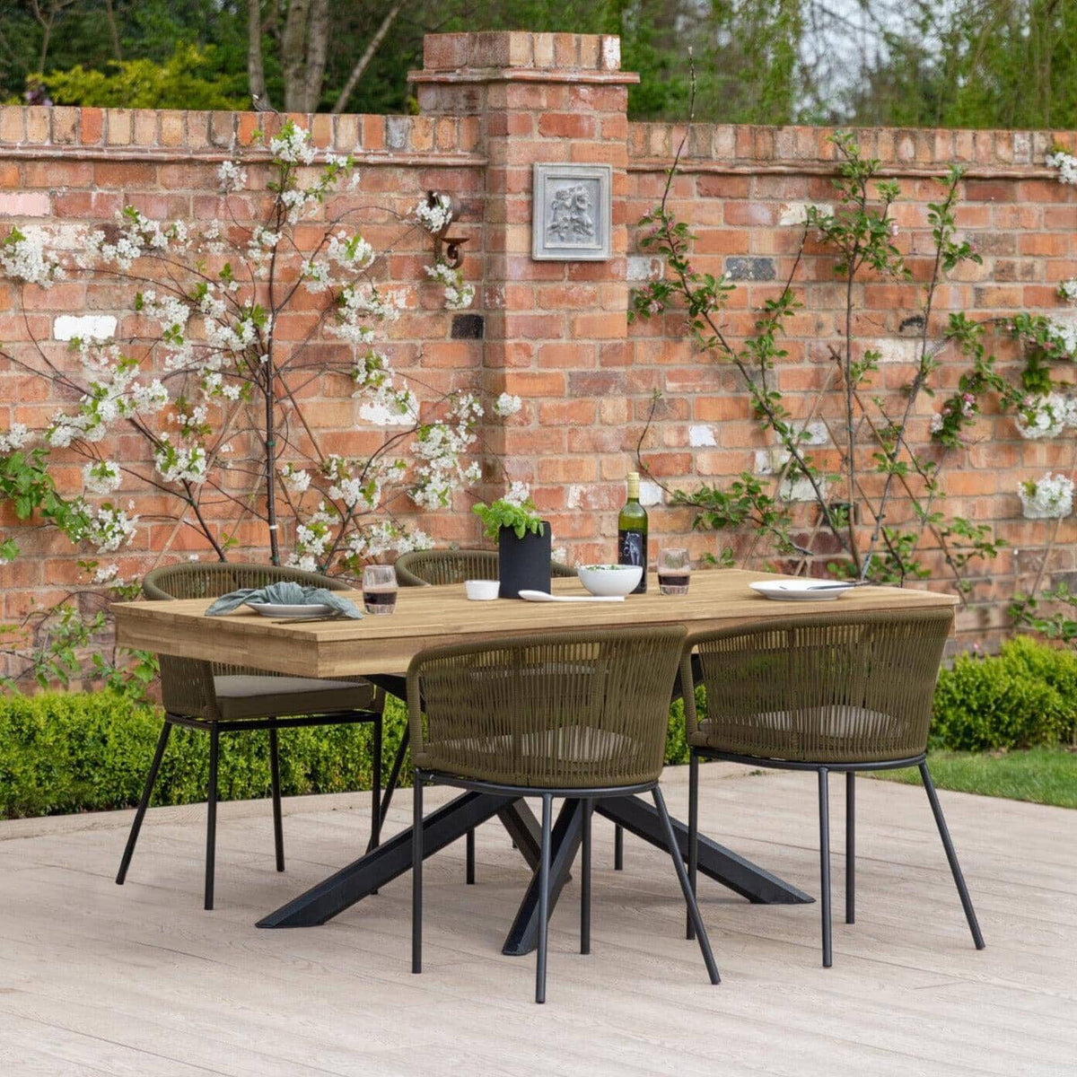 Amelia 4 Seater Wooden Garden Dining Set with 4 Hali Green Chairs - White Acacia with Black Legs