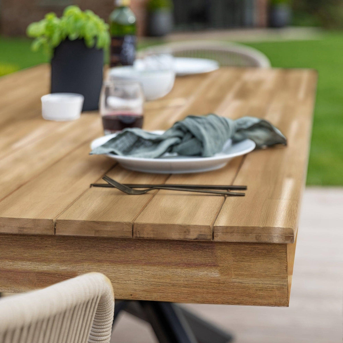 OUTLET - Amelia White Acacia Wood Garden Dining Table - Black Metal Legs