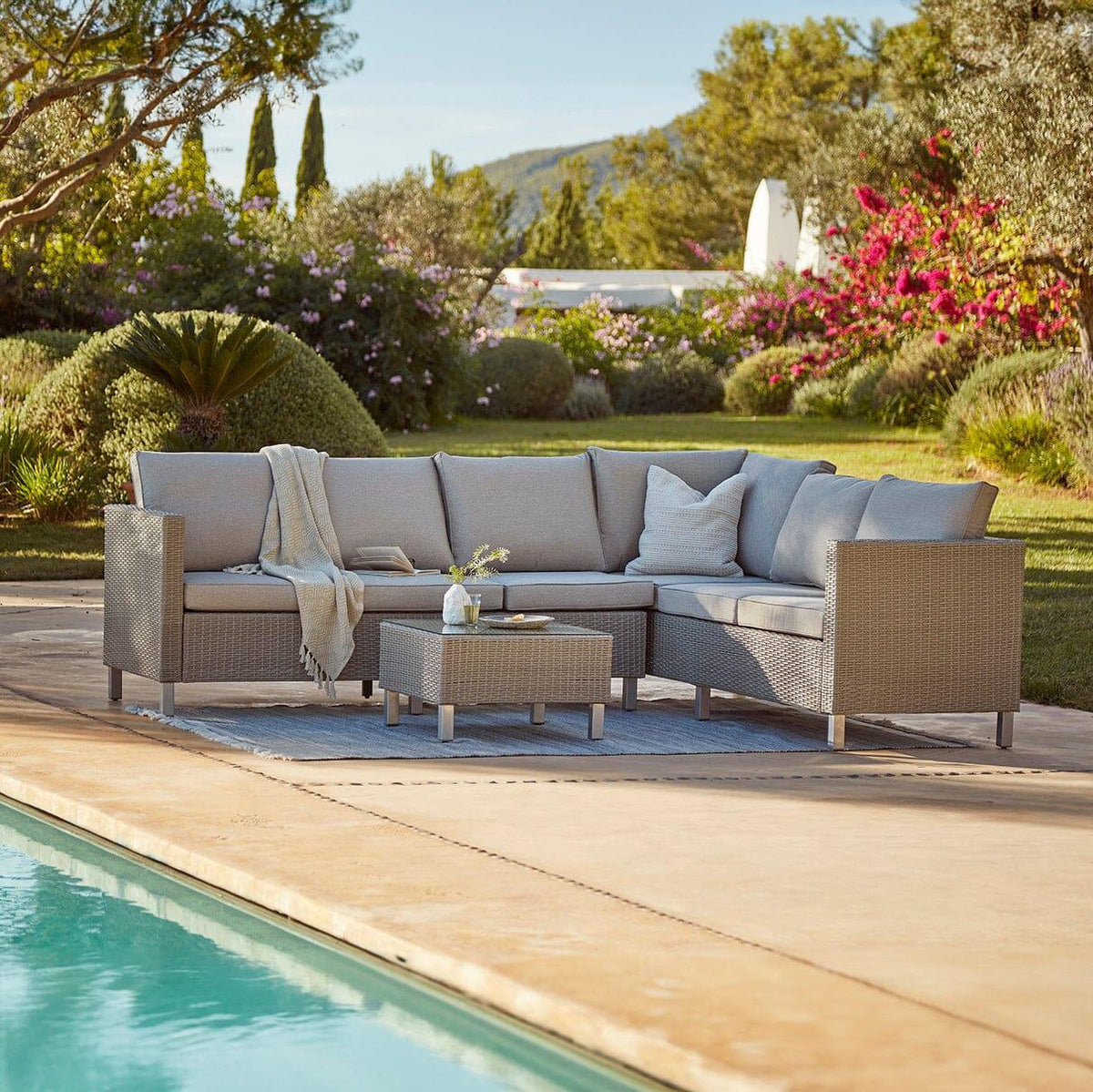 Aria 6 Extended Garden Corner Sofa with Coffee Table - Light Grey