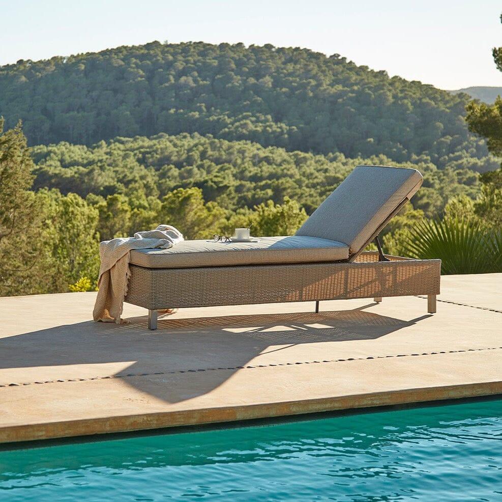 Outlet - Aria Rattan Garden Sun Lounger - Light Grey