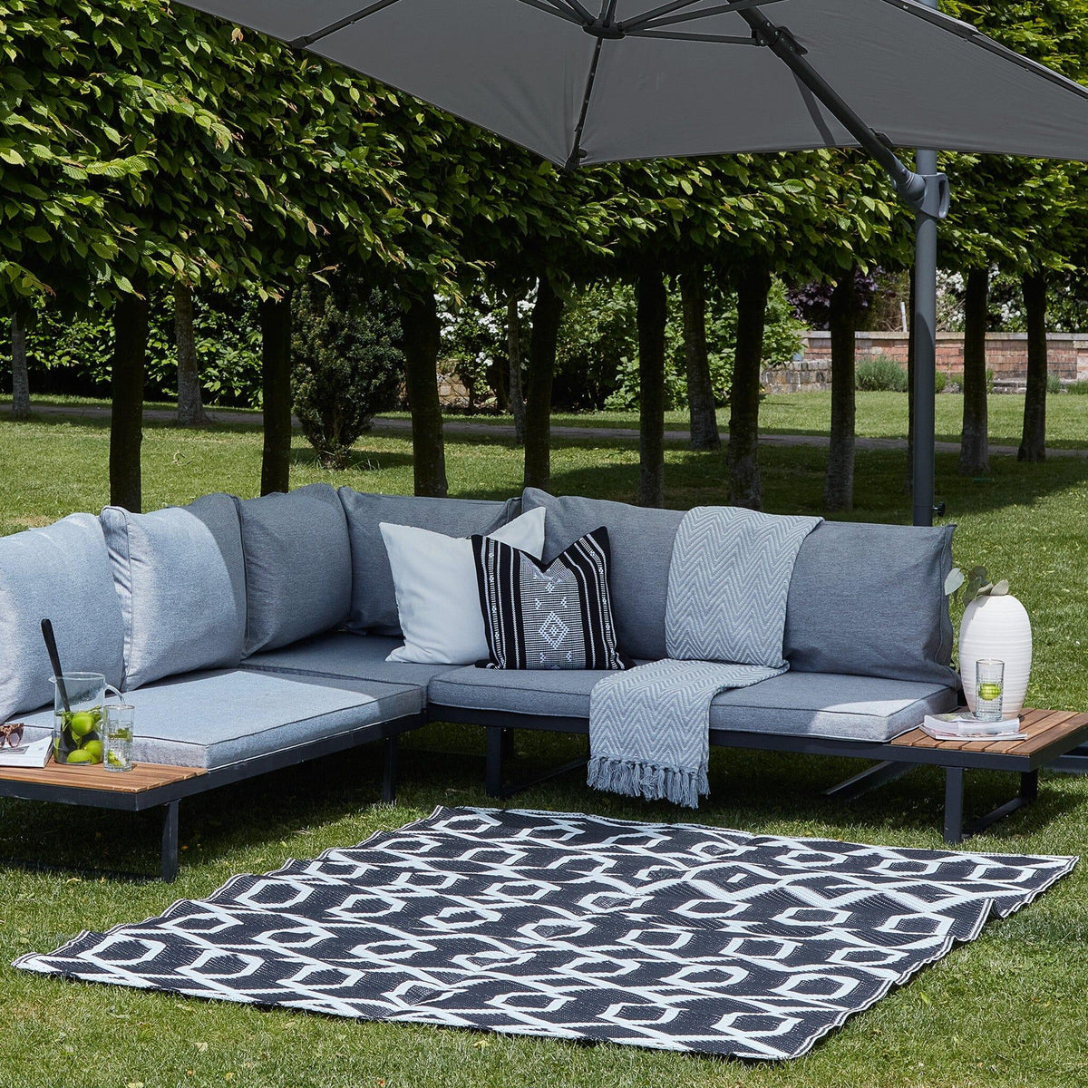 Outlet - Hemsby 160 x 230cm Outdoor Rug - Black & White