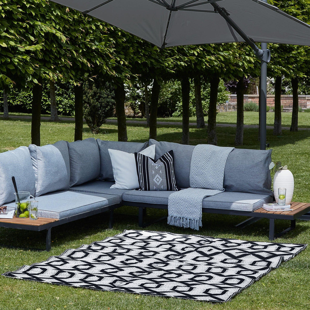Outlet - Hemsby 160 x 230cm Outdoor Rug - Black & White