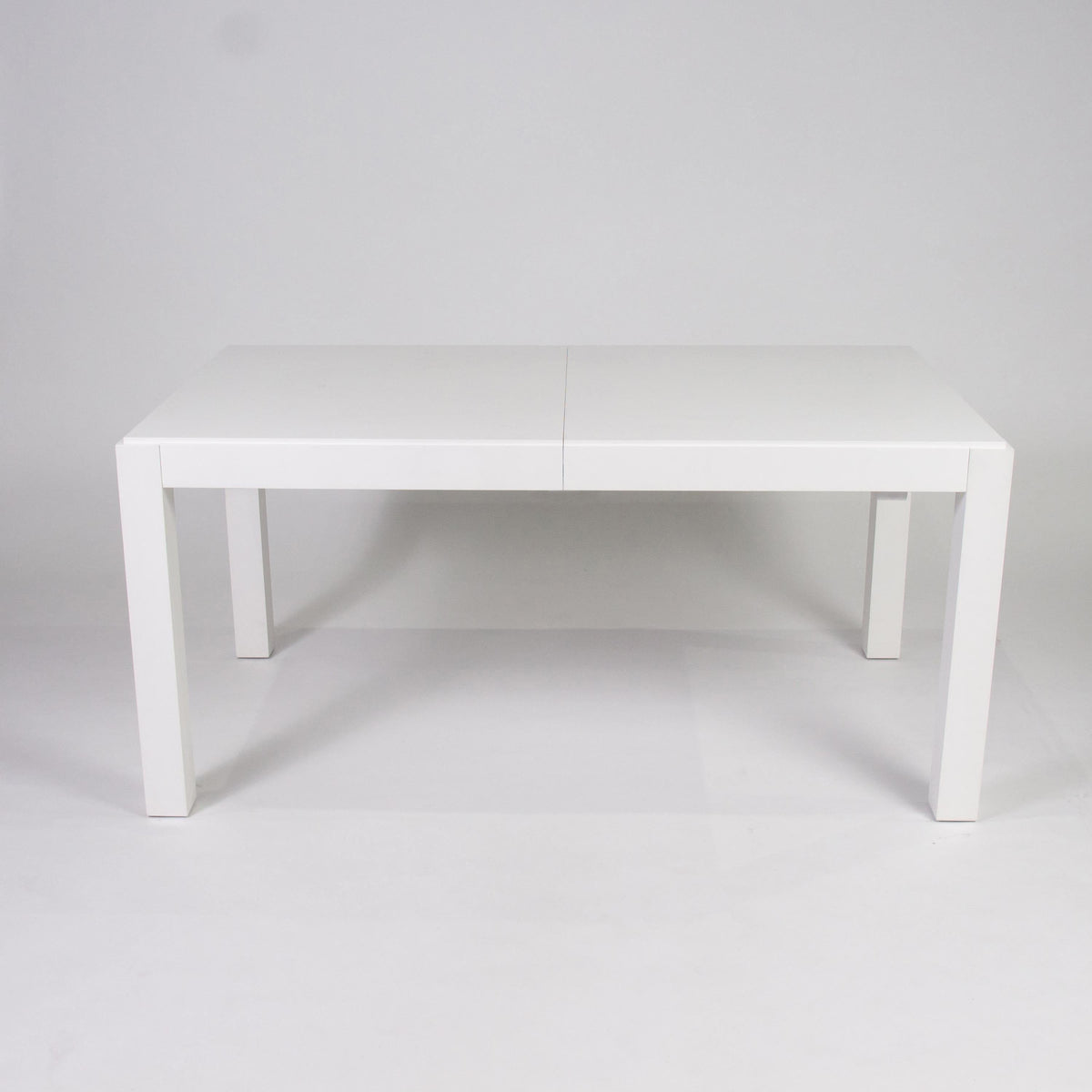 Outlet - Magnus White Wood Extendable Dining Table