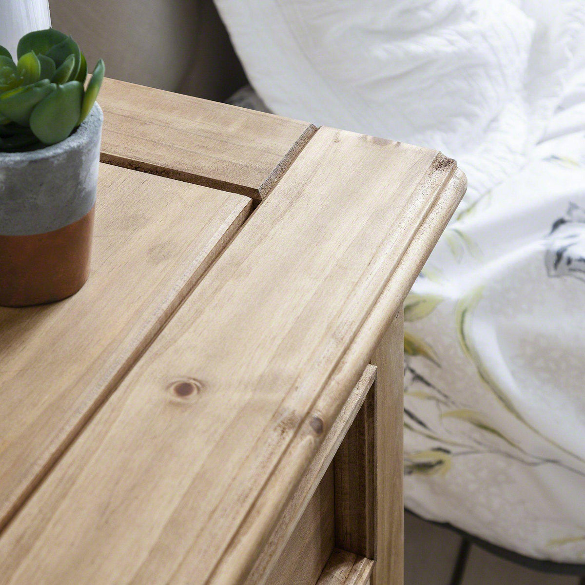 Outlet - Corona Bedside Table - 3 Drawers