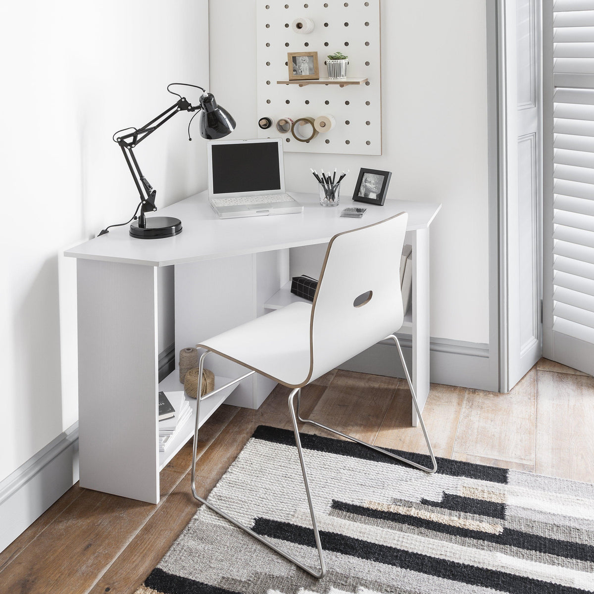 Outlet - Essie Corner Desk - White