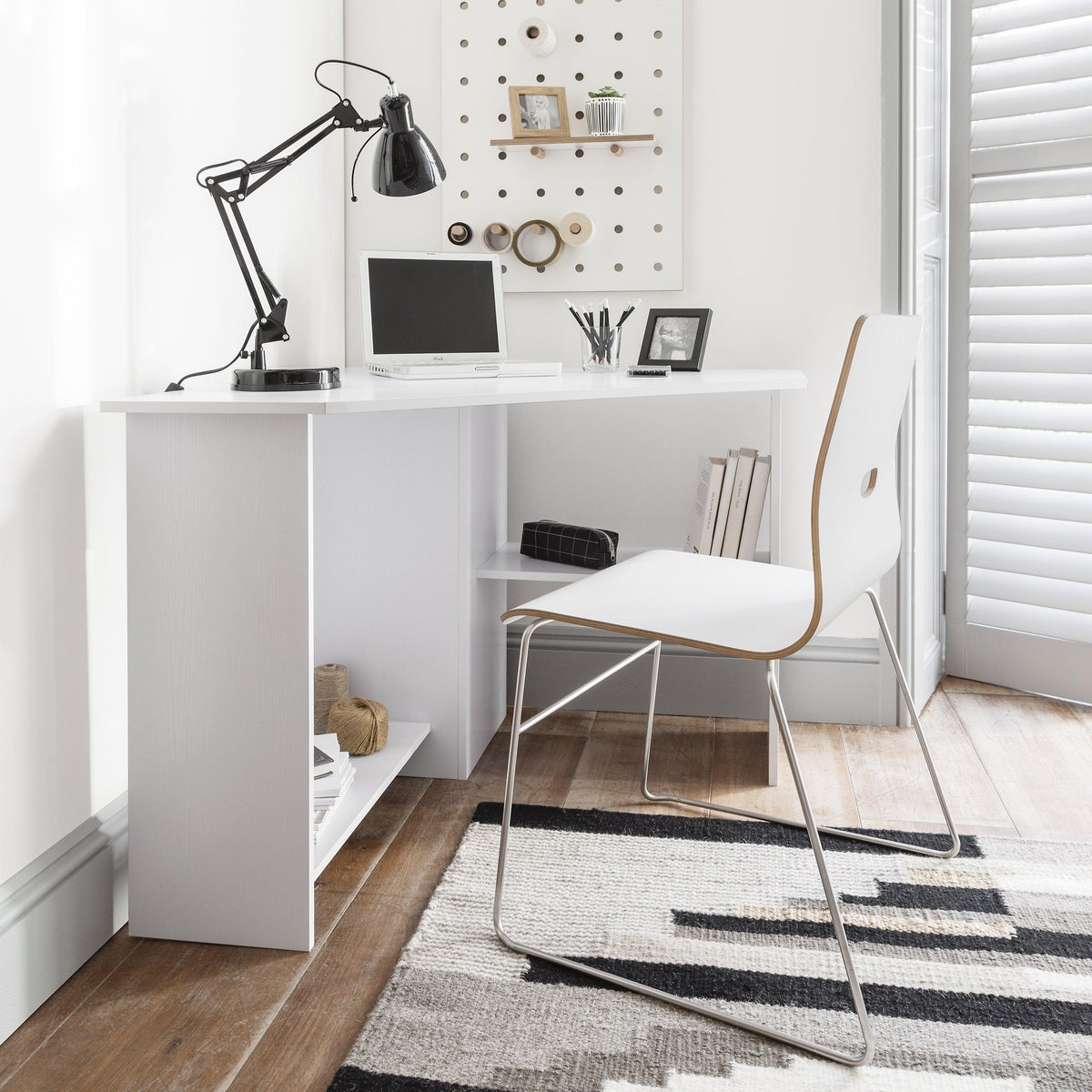 Outlet - Essie Corner Desk - White