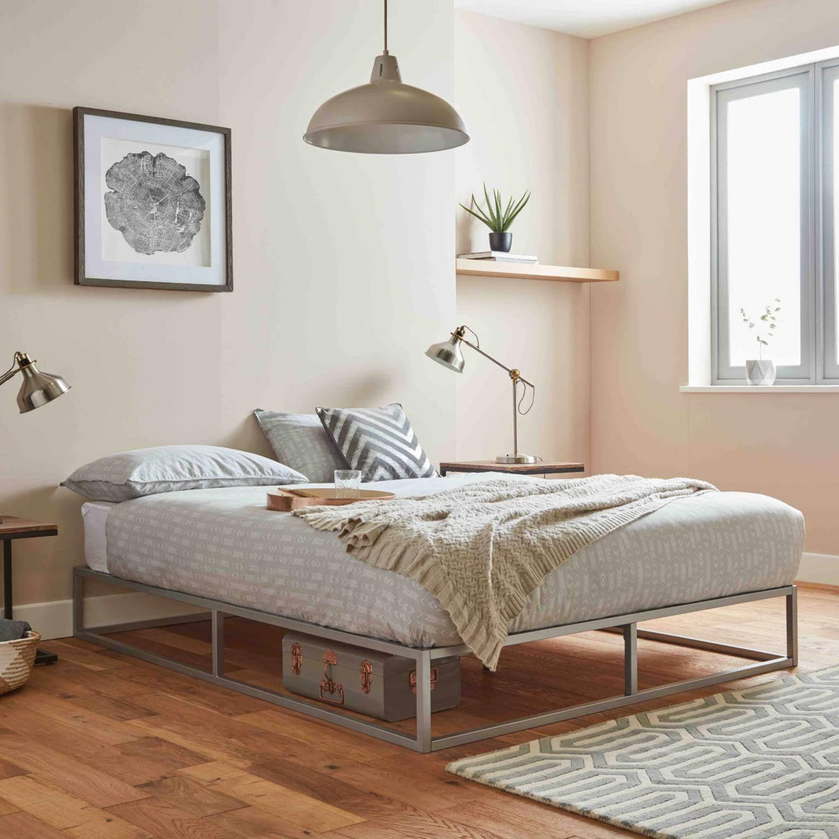 Outlet – Indy King Size Platform Bed - Grey Metal