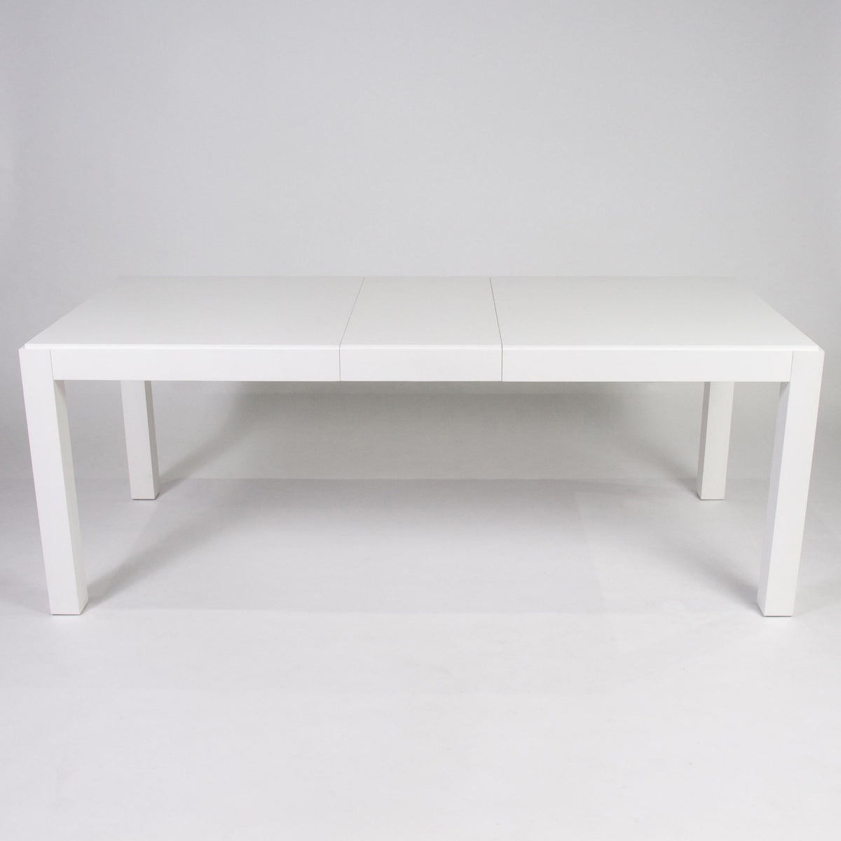 Outlet - Magnus White Wood extendable dining table